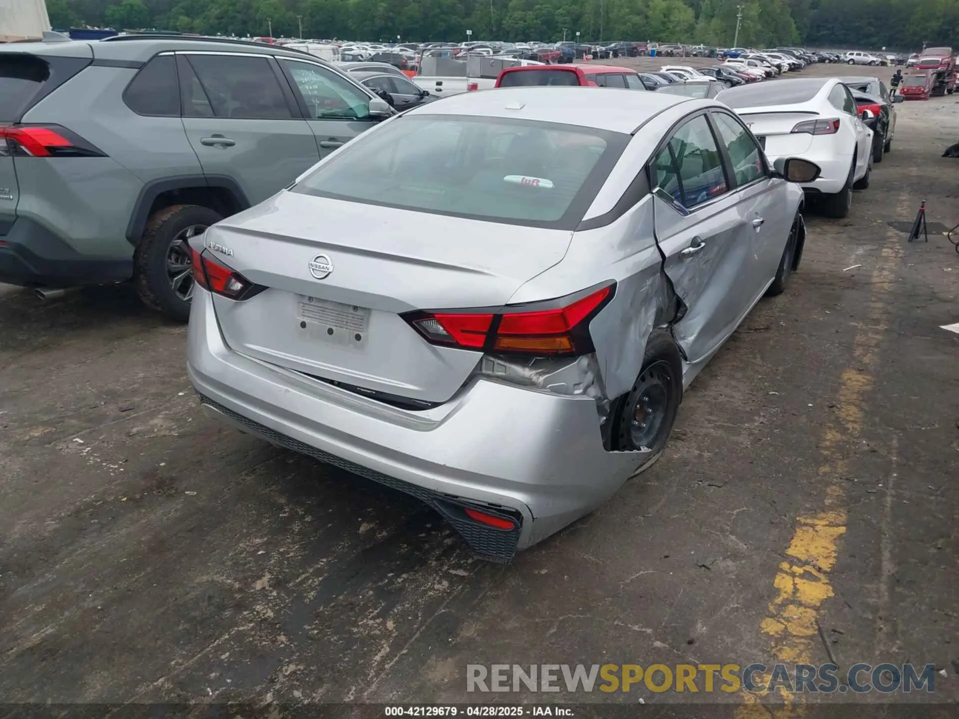 4 Photograph of a damaged car 1N4BL4BV7KC150369 NISSAN ALTIMA 2019