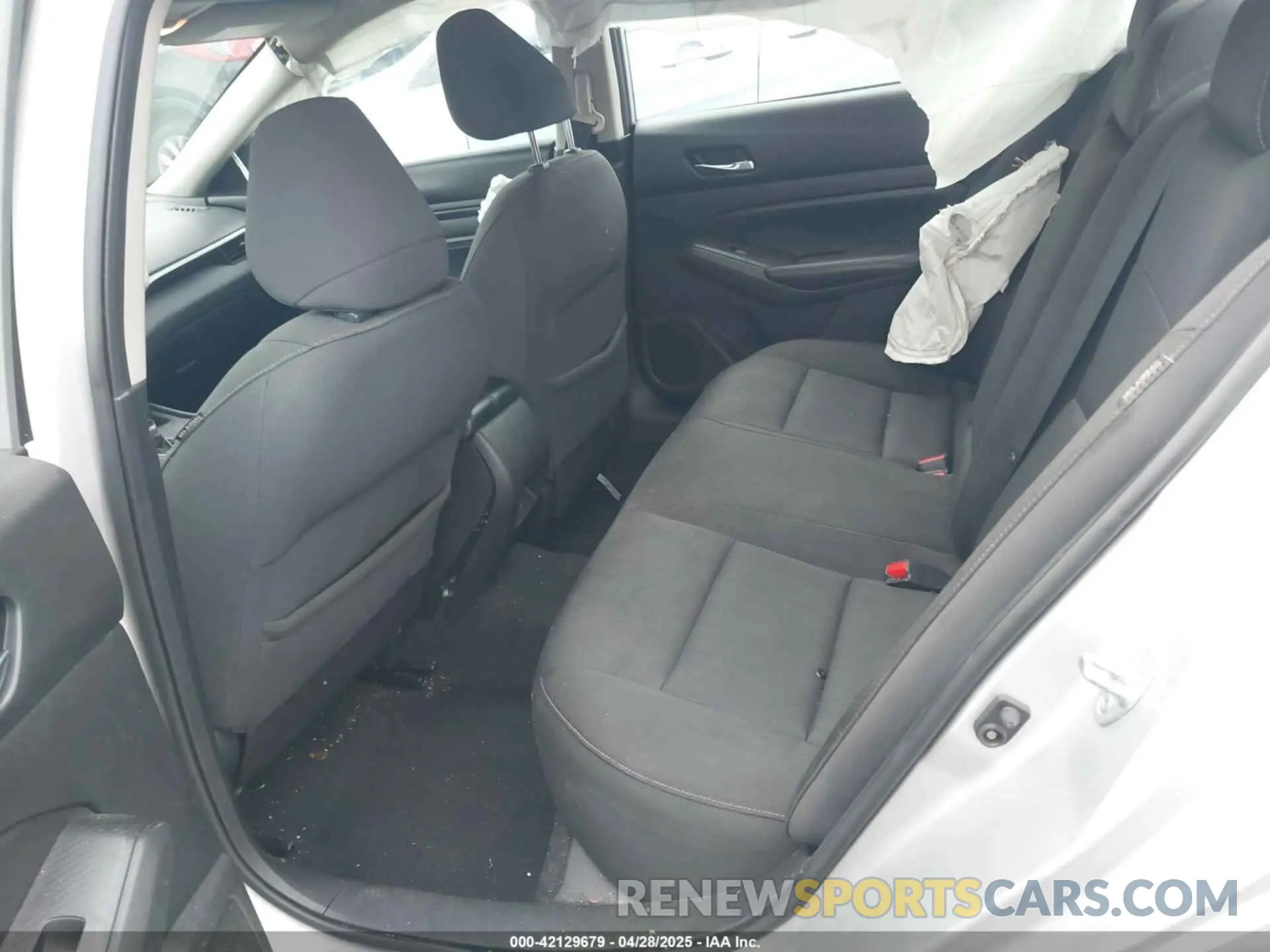 8 Photograph of a damaged car 1N4BL4BV7KC150369 NISSAN ALTIMA 2019