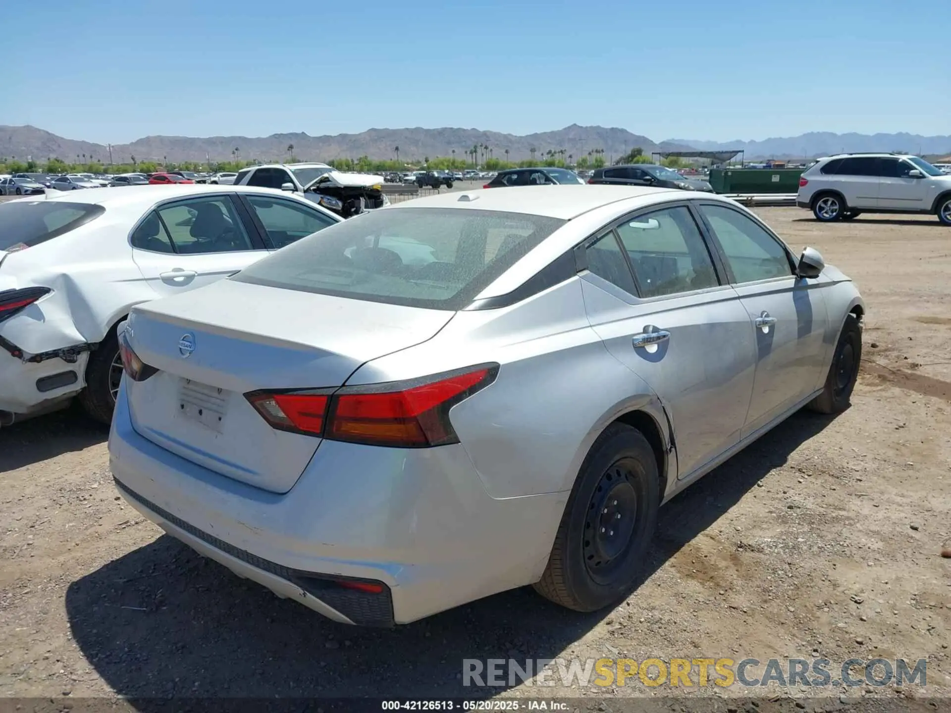 4 Photograph of a damaged car 1N4BL4BV7KC156396 NISSAN ALTIMA 2019
