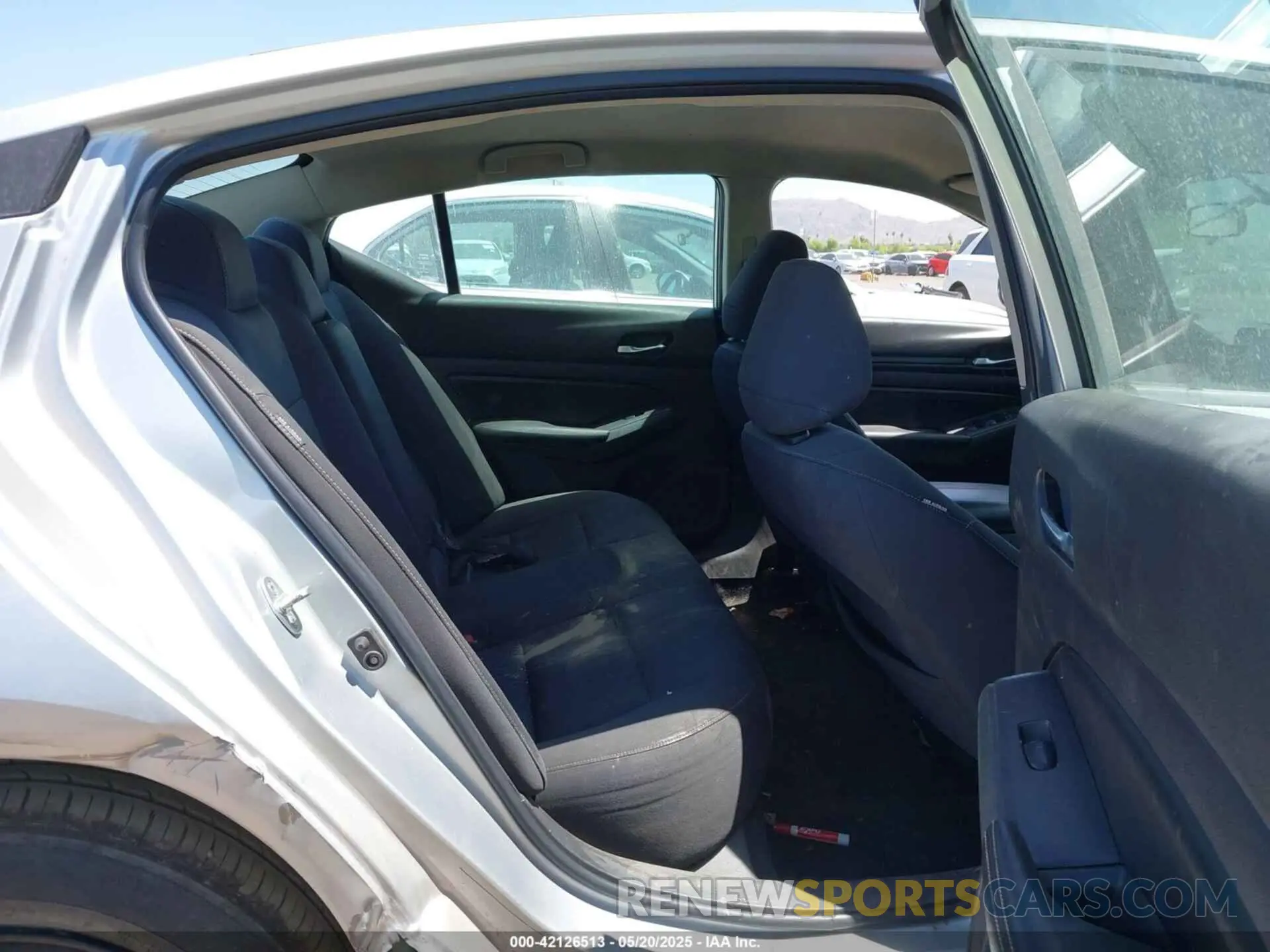 8 Photograph of a damaged car 1N4BL4BV7KC156396 NISSAN ALTIMA 2019