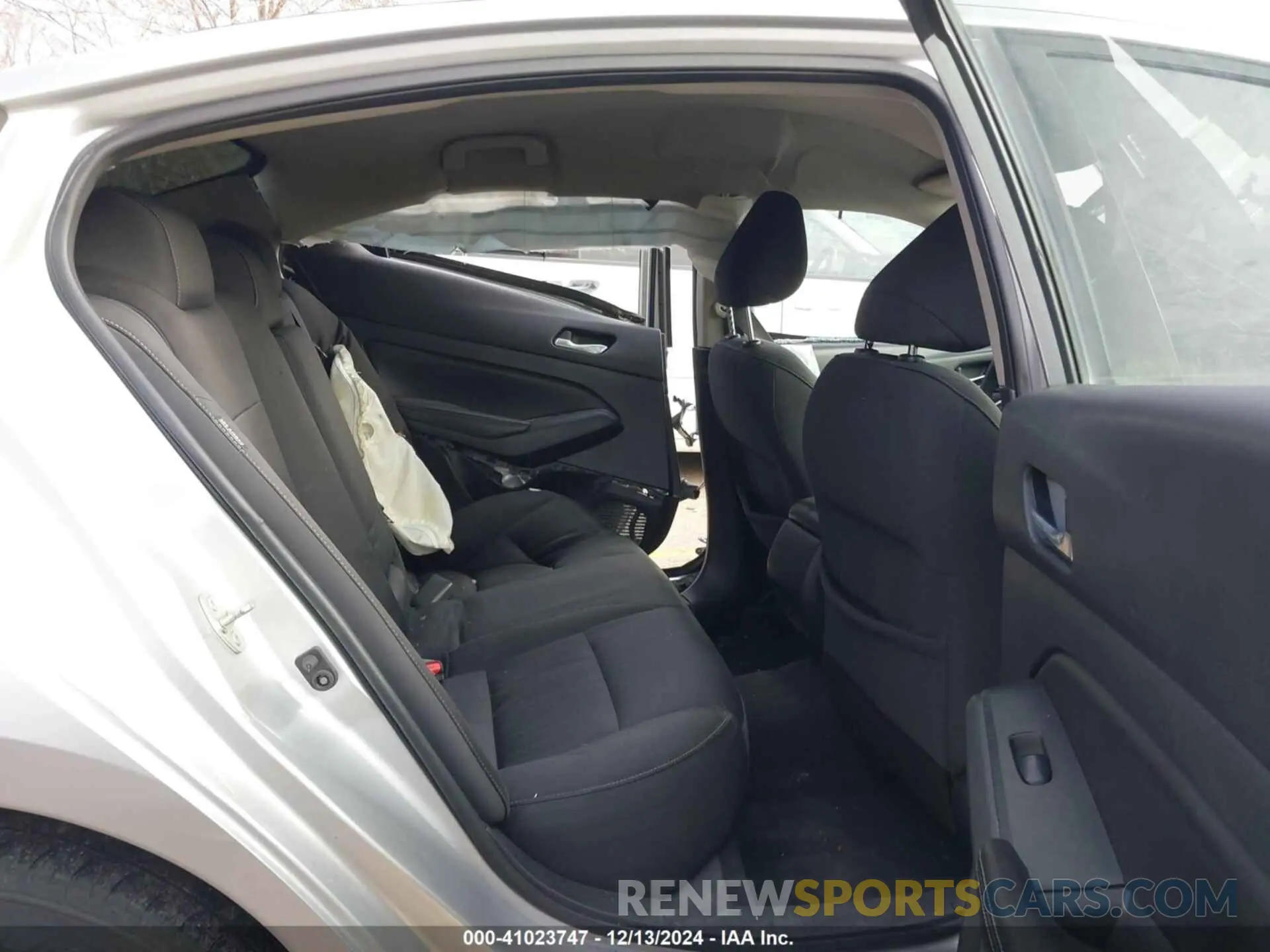 8 Photograph of a damaged car 1N4BL4BV7KC228780 NISSAN ALTIMA 2019