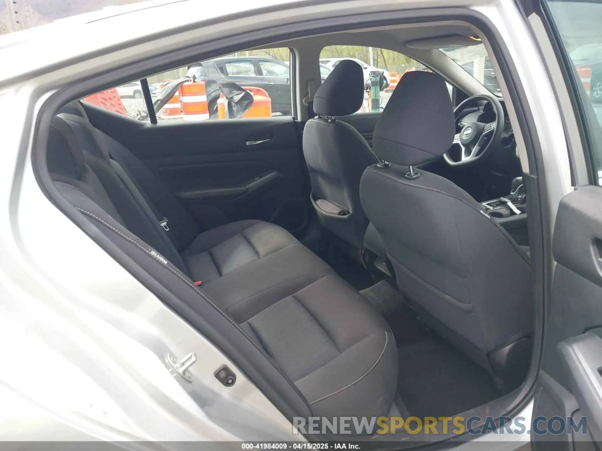 8 Photograph of a damaged car 1N4BL4BV7KC237320 NISSAN ALTIMA 2019
