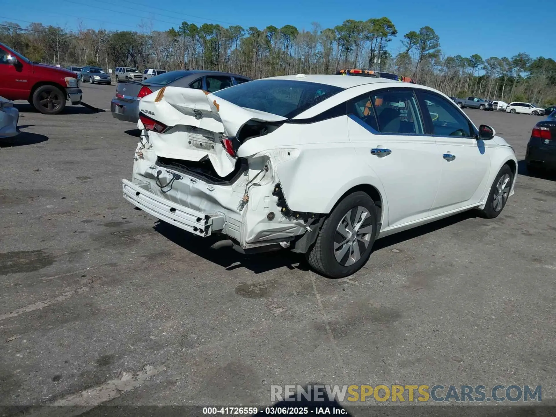 4 Photograph of a damaged car 1N4BL4BV8KC102217 NISSAN ALTIMA 2019