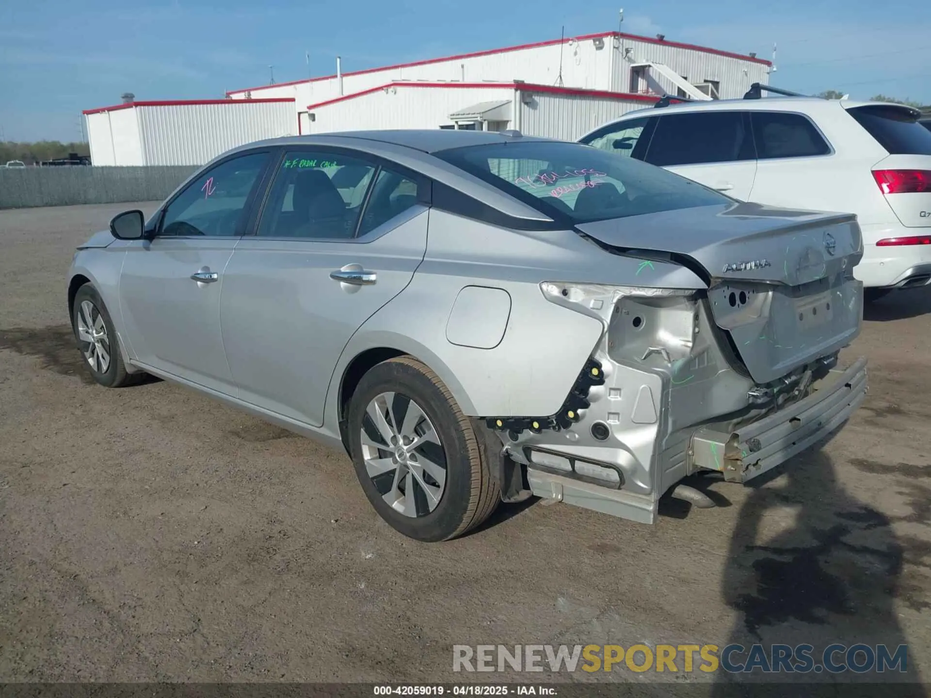 3 Photograph of a damaged car 1N4BL4BV8KC105411 NISSAN ALTIMA 2019
