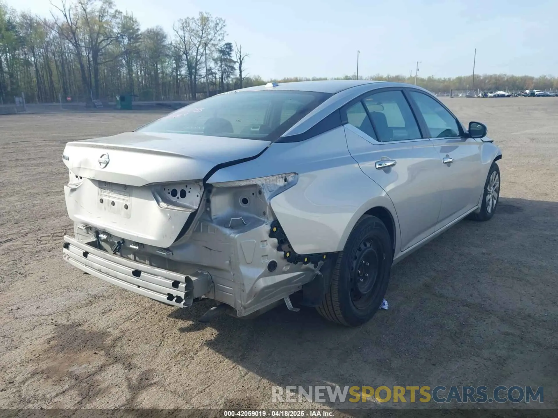 4 Photograph of a damaged car 1N4BL4BV8KC105411 NISSAN ALTIMA 2019