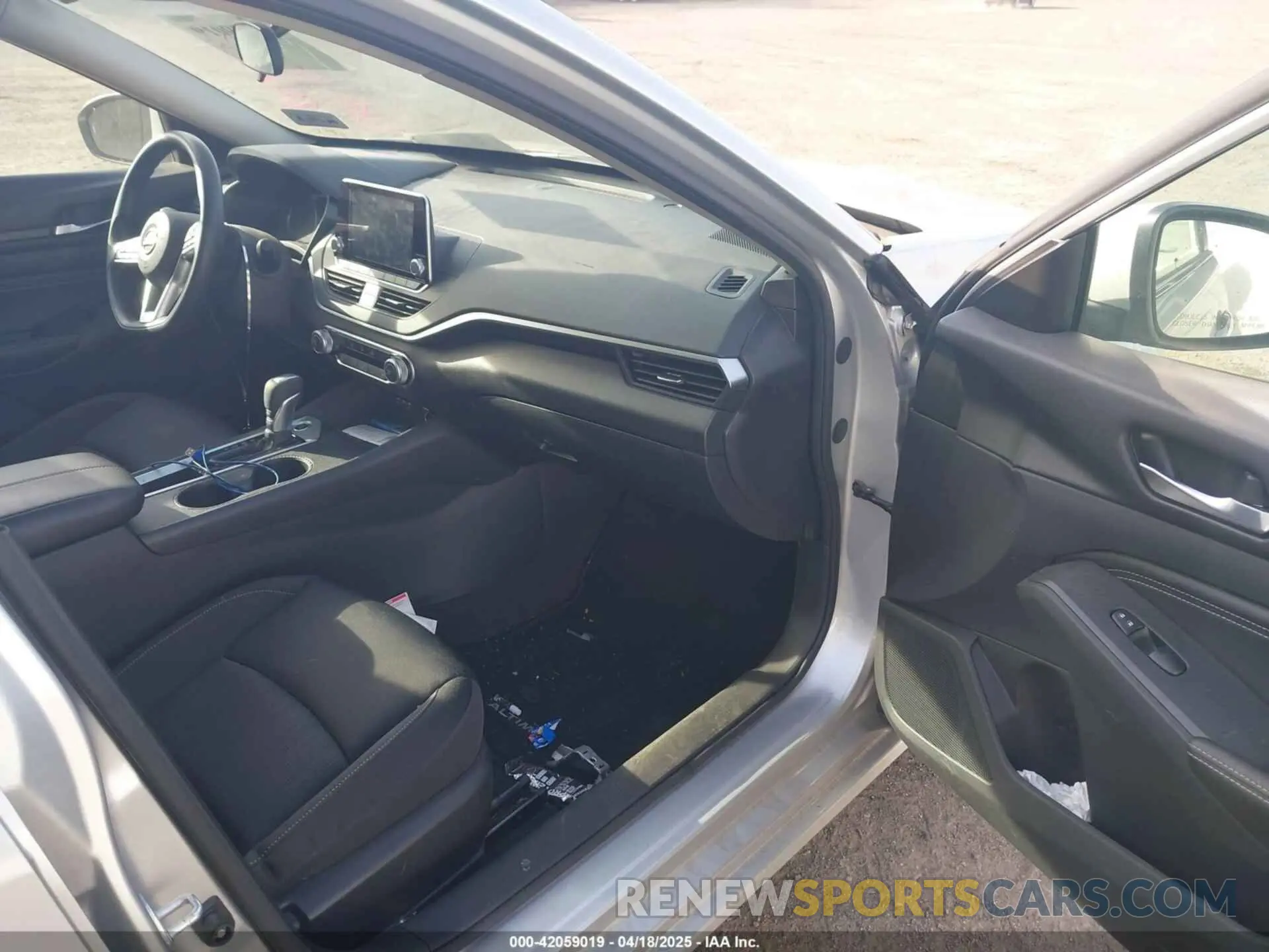 5 Photograph of a damaged car 1N4BL4BV8KC105411 NISSAN ALTIMA 2019
