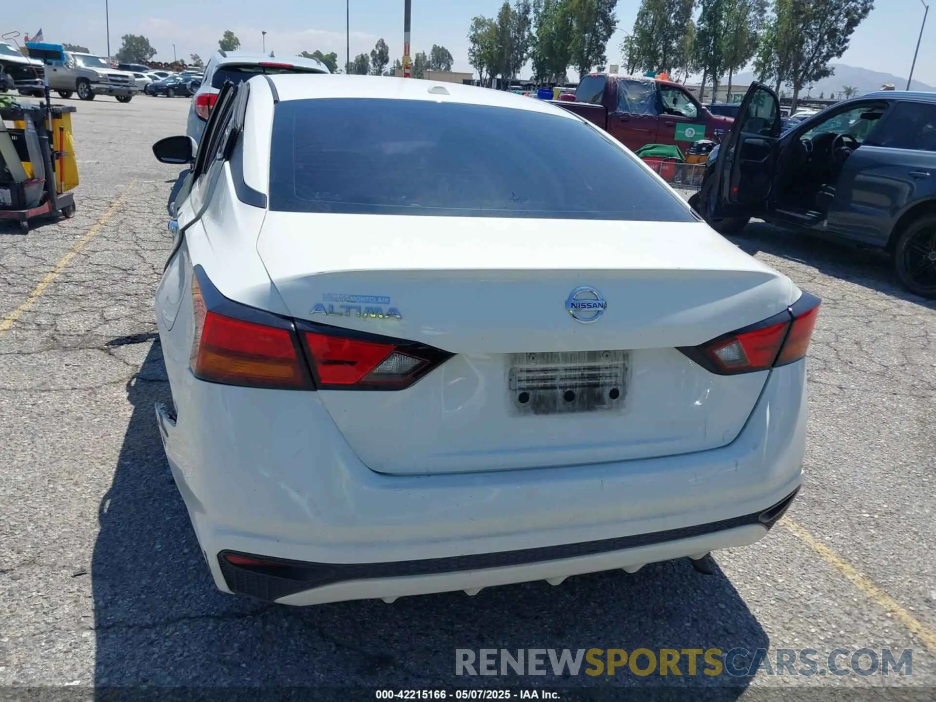 16 Photograph of a damaged car 1N4BL4BV8KC122421 NISSAN ALTIMA 2019