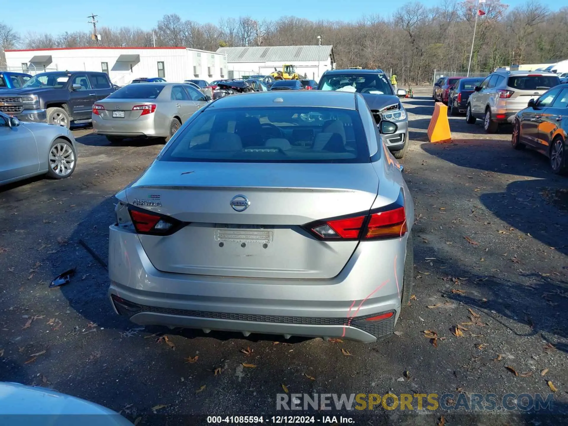 17 Photograph of a damaged car 1N4BL4BV8KC125657 NISSAN ALTIMA 2019