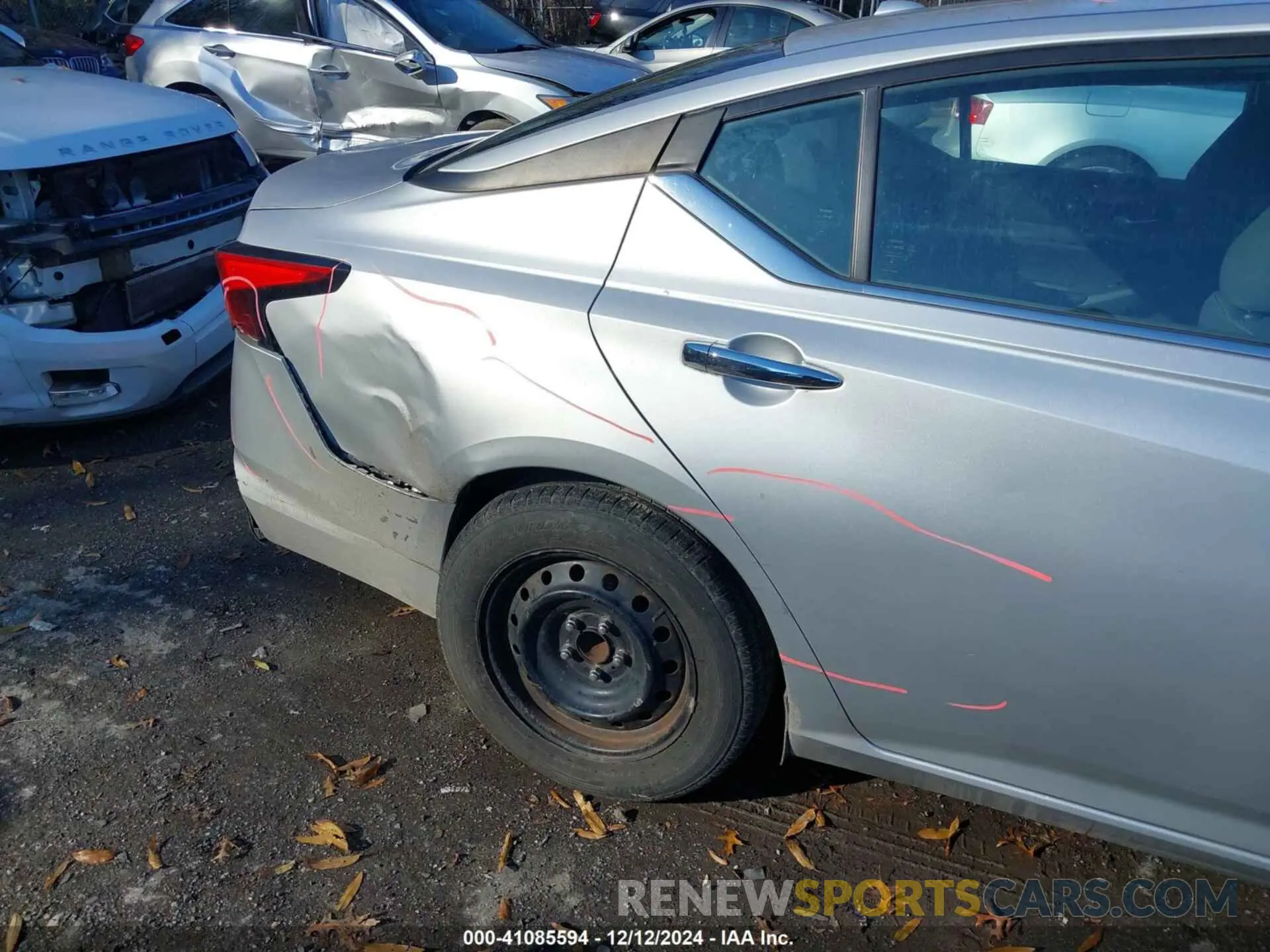 19 Photograph of a damaged car 1N4BL4BV8KC125657 NISSAN ALTIMA 2019