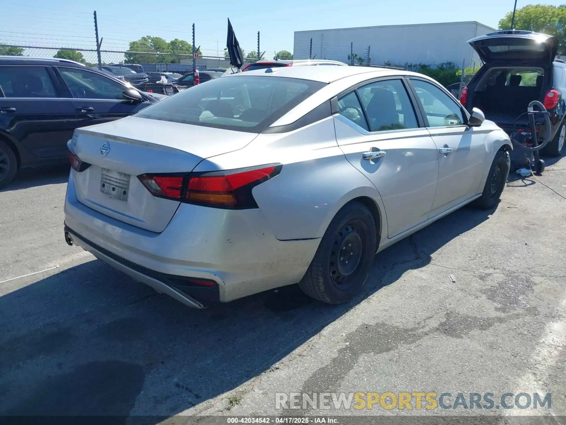 4 Photograph of a damaged car 1N4BL4BV8KC126033 NISSAN ALTIMA 2019