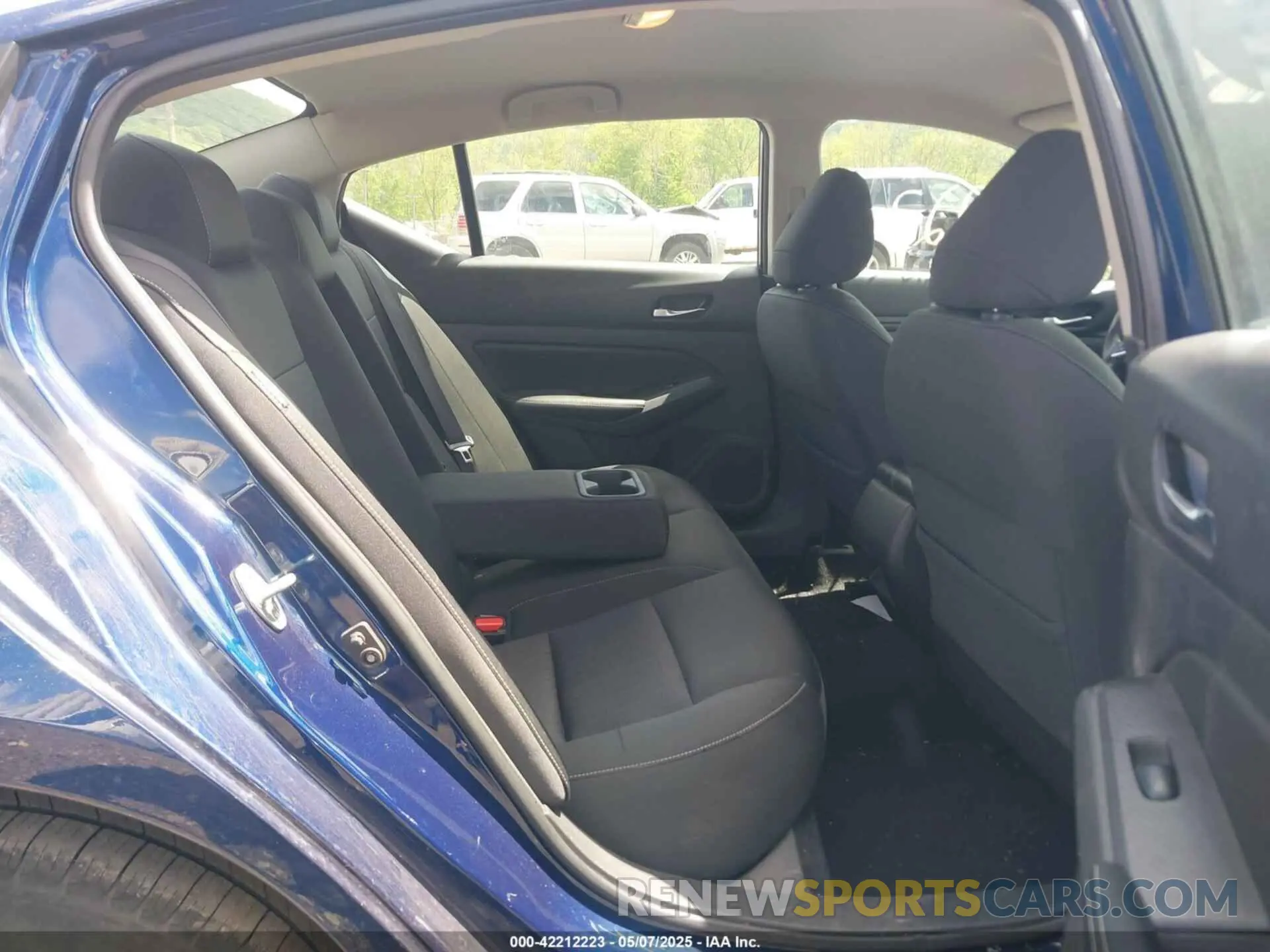 8 Photograph of a damaged car 1N4BL4BV8KC126338 NISSAN ALTIMA 2019