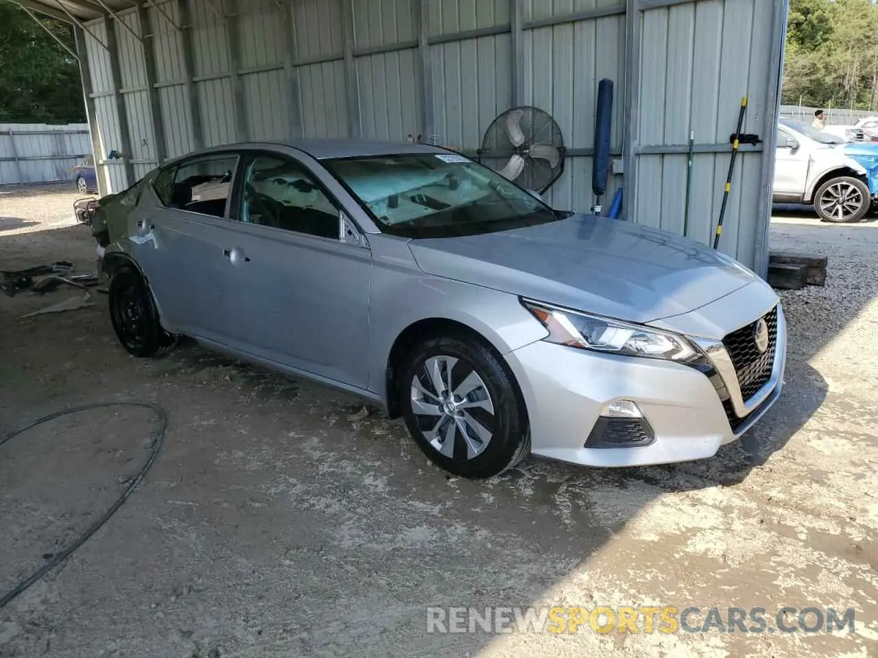 4 Photograph of a damaged car 1N4BL4BV8KC135217 NISSAN ALTIMA 2019