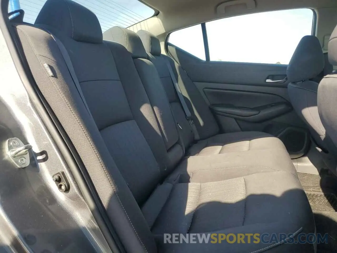10 Photograph of a damaged car 1N4BL4BV8KC142927 NISSAN ALTIMA 2019