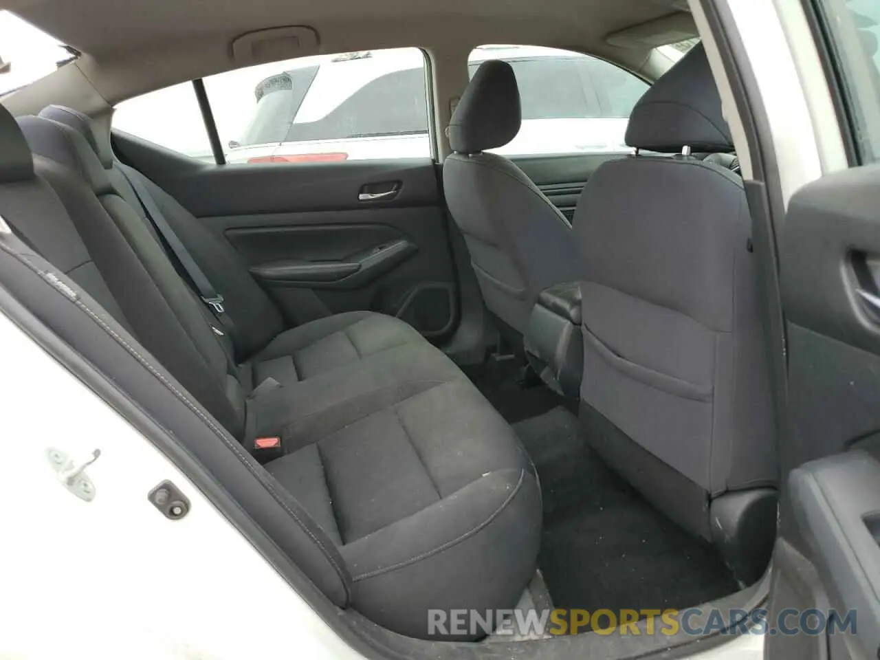 10 Photograph of a damaged car 1N4BL4BV8KC164457 NISSAN ALTIMA 2019