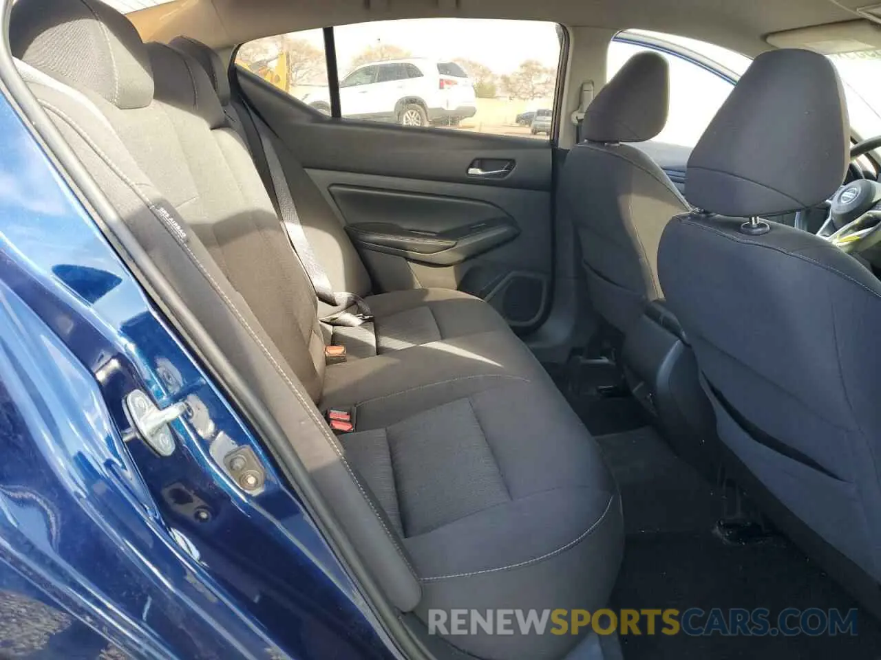 10 Photograph of a damaged car 1N4BL4BV8KC180108 NISSAN ALTIMA 2019