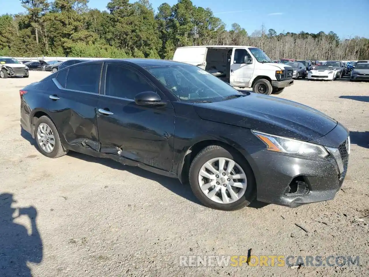 4 Photograph of a damaged car 1N4BL4BV8KC183302 NISSAN ALTIMA 2019