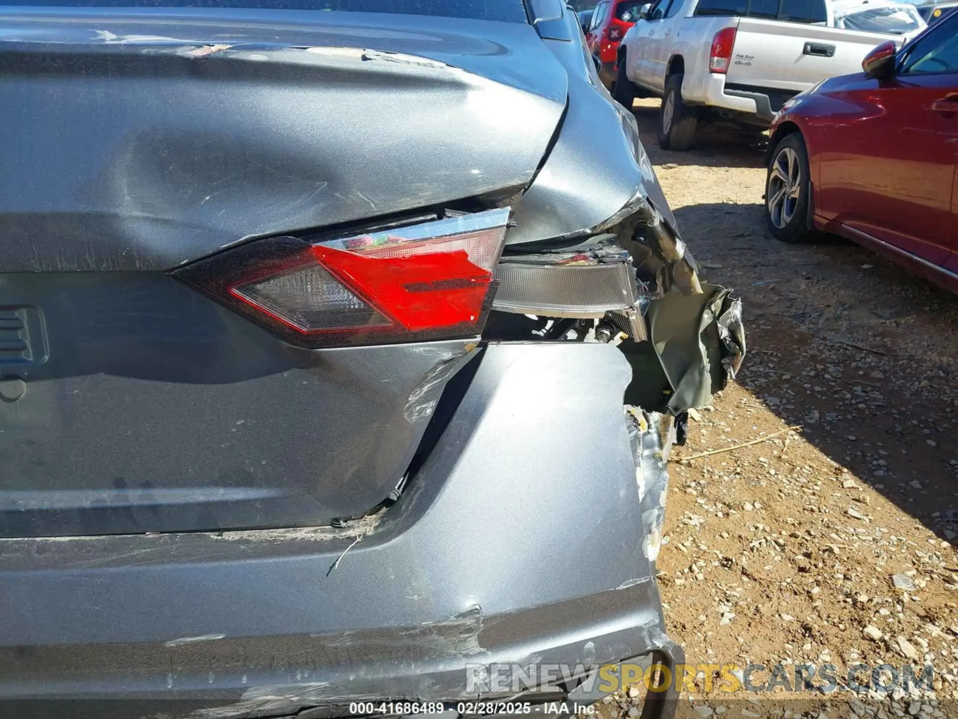 19 Photograph of a damaged car 1N4BL4BV8KC220798 NISSAN ALTIMA 2019