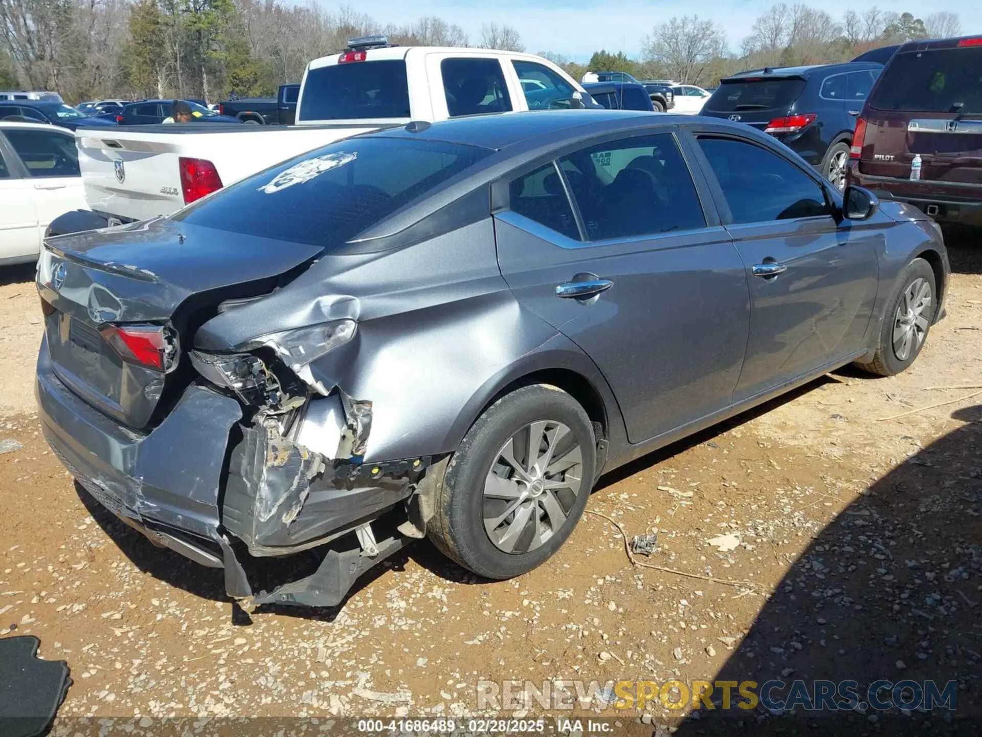 4 Photograph of a damaged car 1N4BL4BV8KC220798 NISSAN ALTIMA 2019
