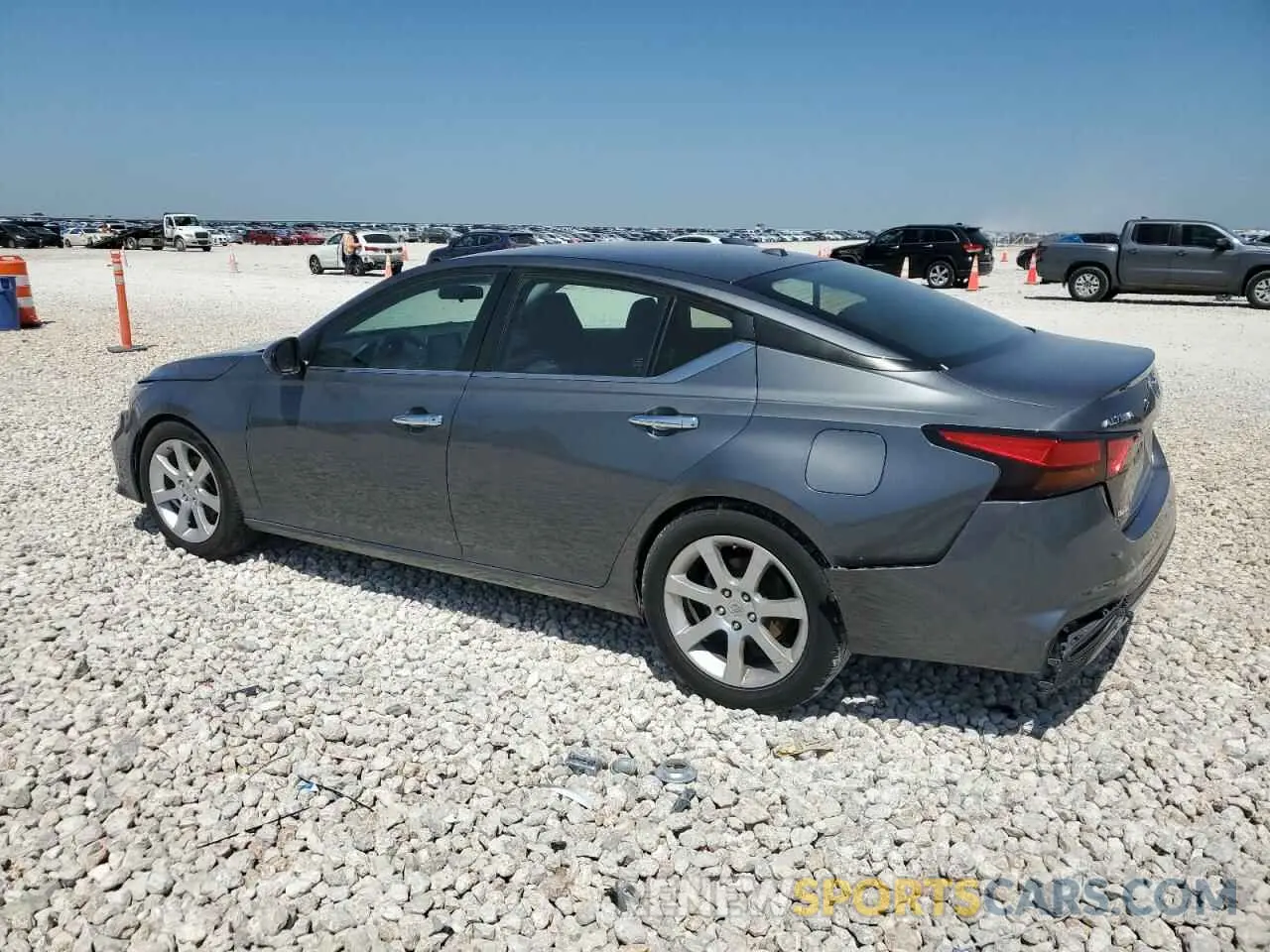 2 Photograph of a damaged car 1N4BL4BV8KC234572 NISSAN ALTIMA 2019