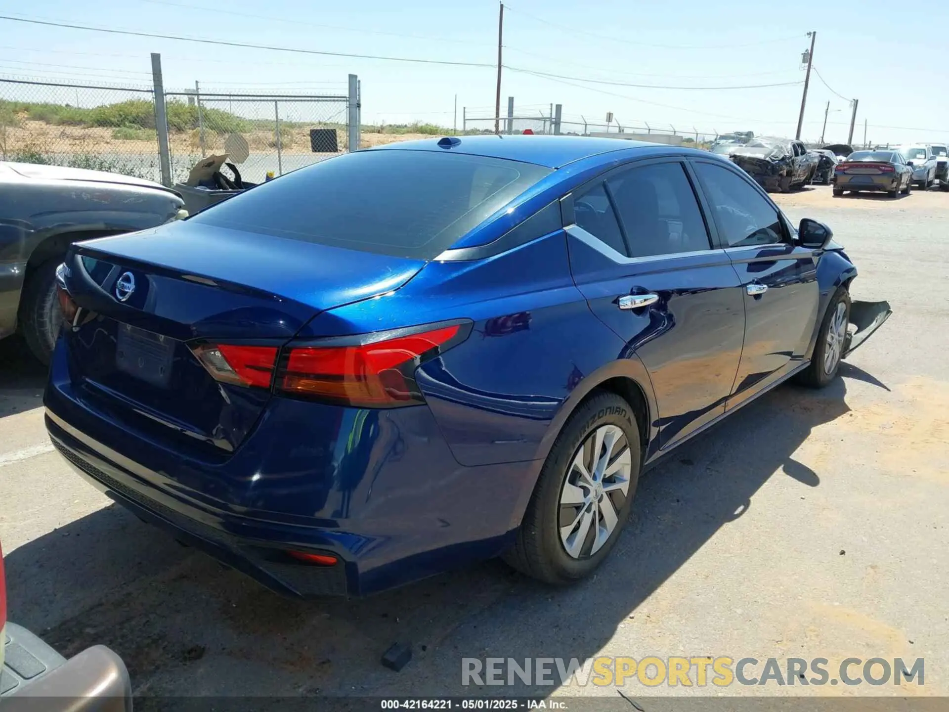 4 Photograph of a damaged car 1N4BL4BV8KC237133 NISSAN ALTIMA 2019