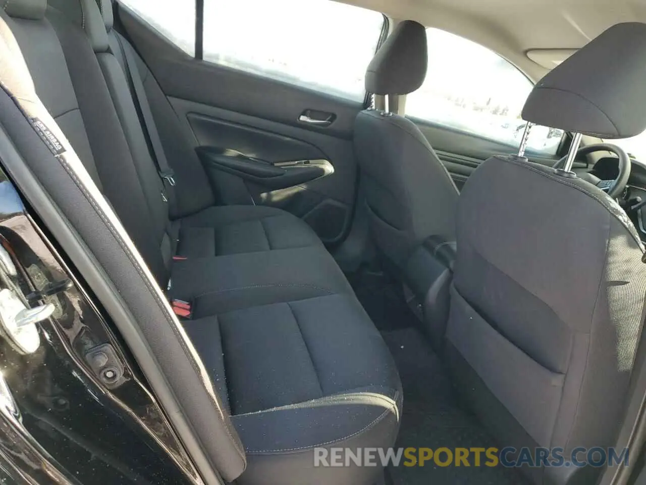 10 Photograph of a damaged car 1N4BL4BV8KC243658 NISSAN ALTIMA 2019