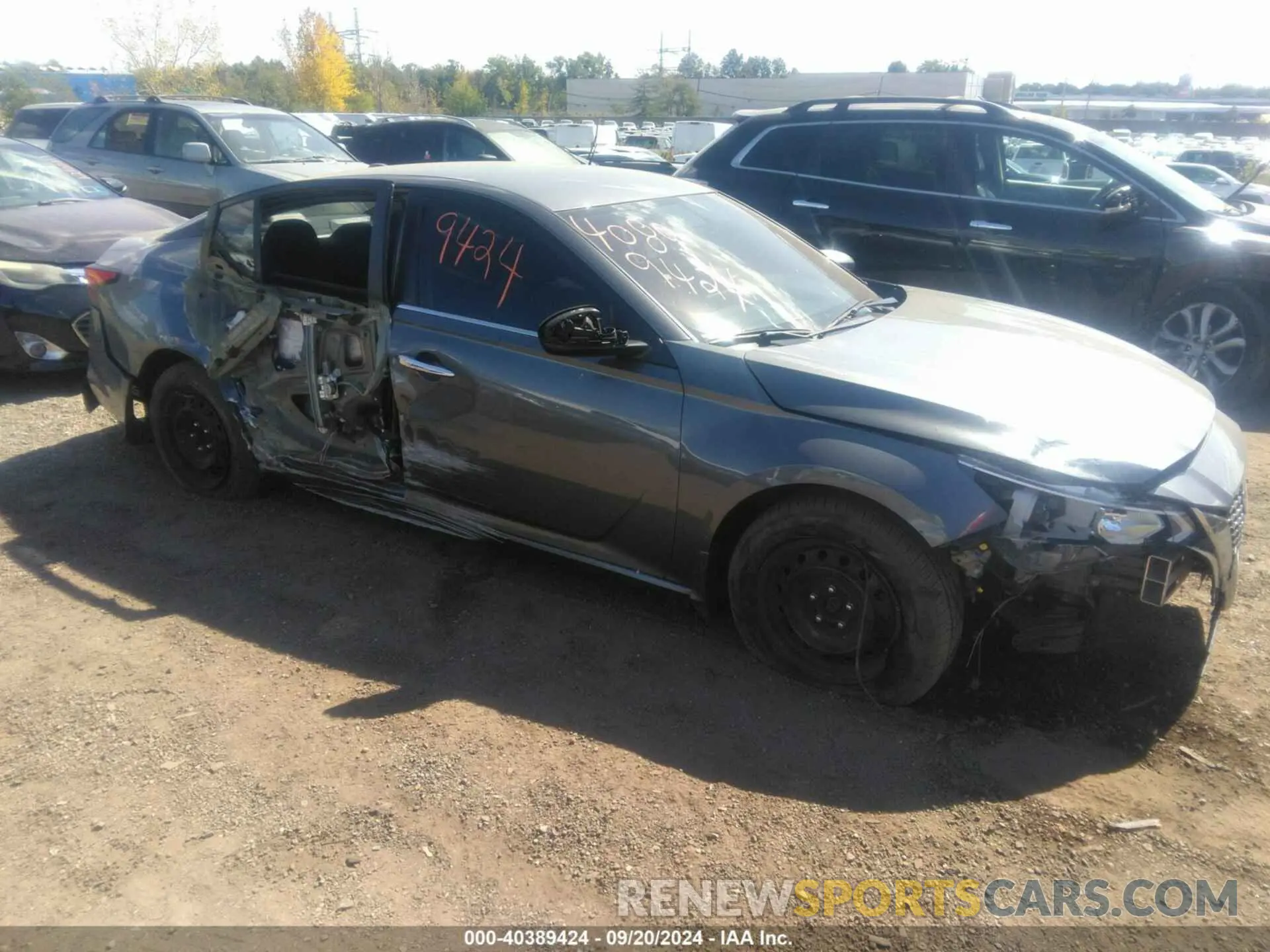 18 Photograph of a damaged car 1N4BL4BV8KN322462 NISSAN ALTIMA 2019