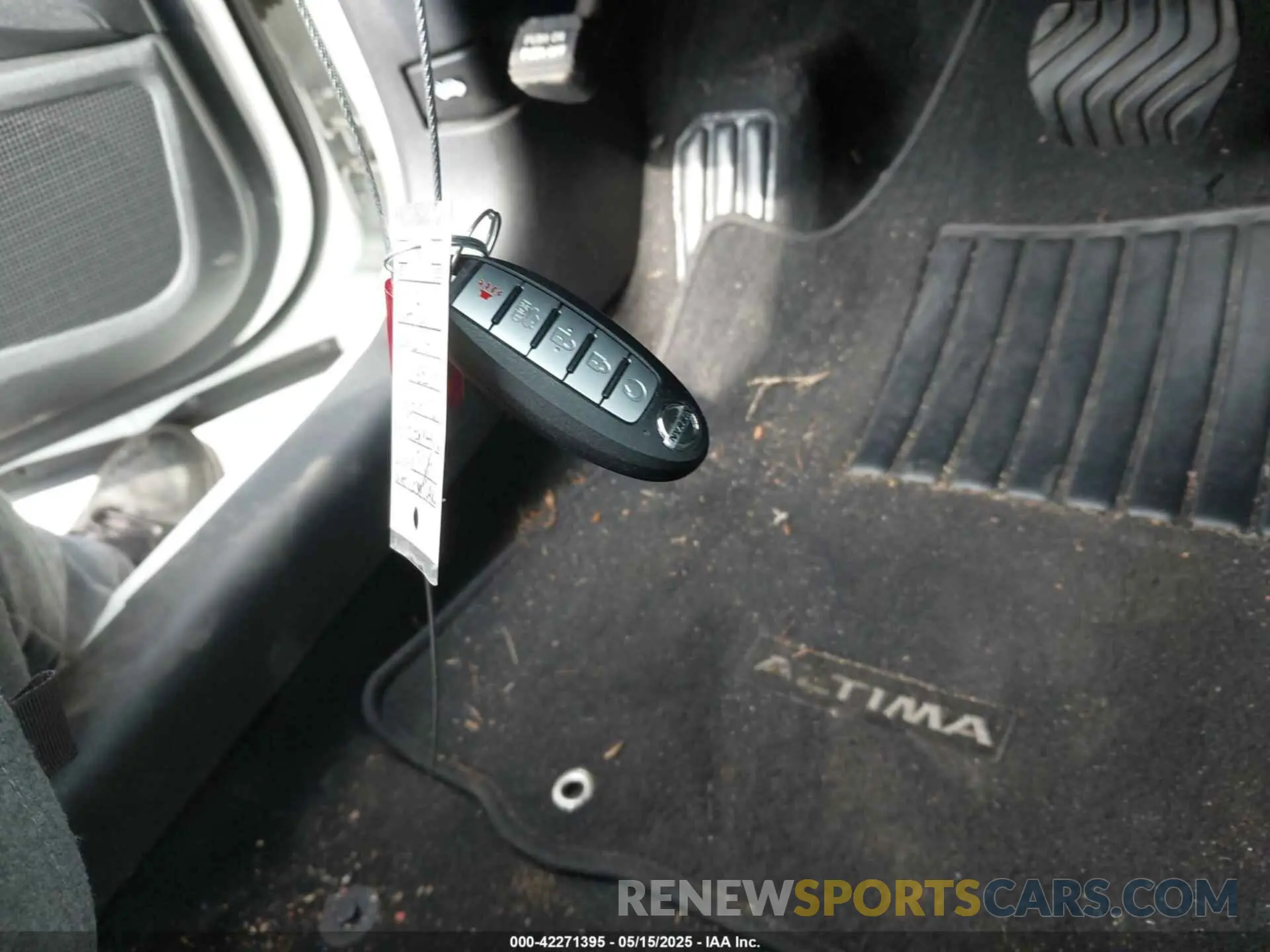 11 Photograph of a damaged car 1N4BL4BV8KN323398 NISSAN ALTIMA 2019