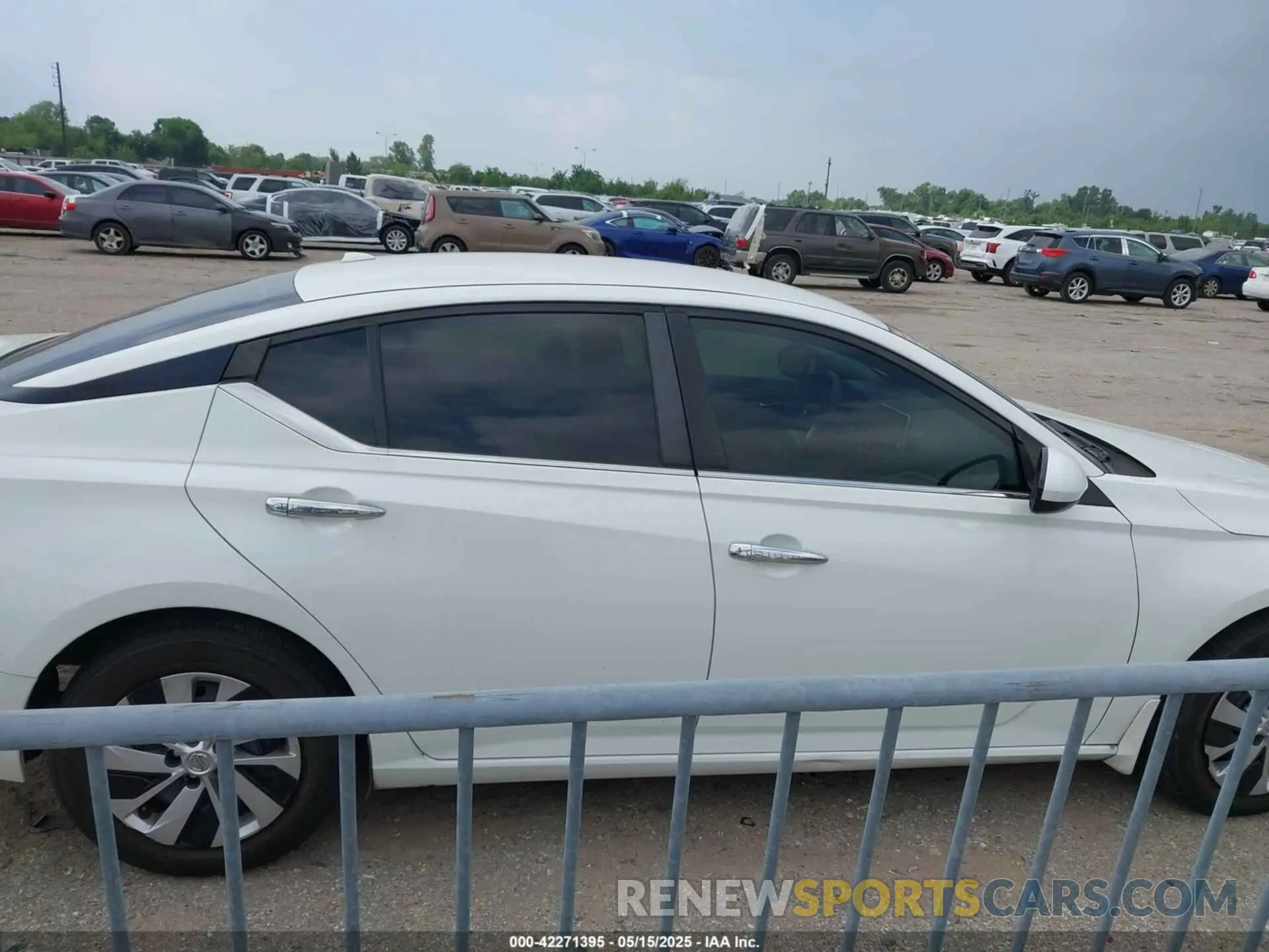 14 Photograph of a damaged car 1N4BL4BV8KN323398 NISSAN ALTIMA 2019