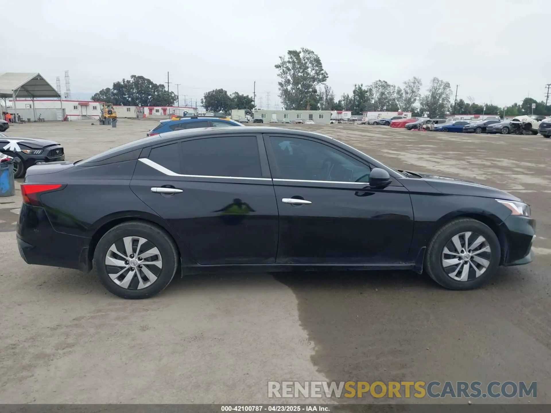 13 Photograph of a damaged car 1N4BL4BV8KN325720 NISSAN ALTIMA 2019