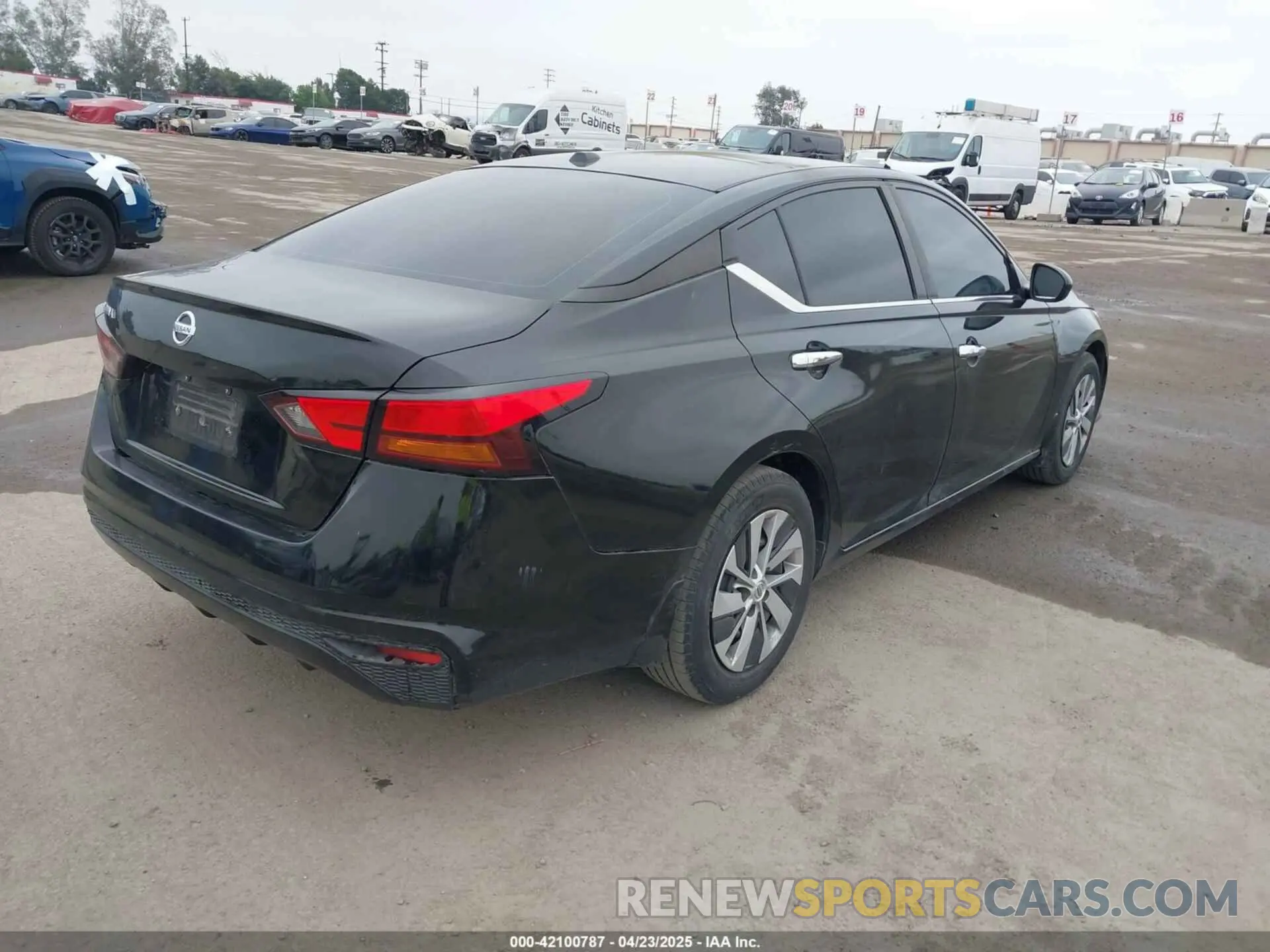 4 Photograph of a damaged car 1N4BL4BV8KN325720 NISSAN ALTIMA 2019