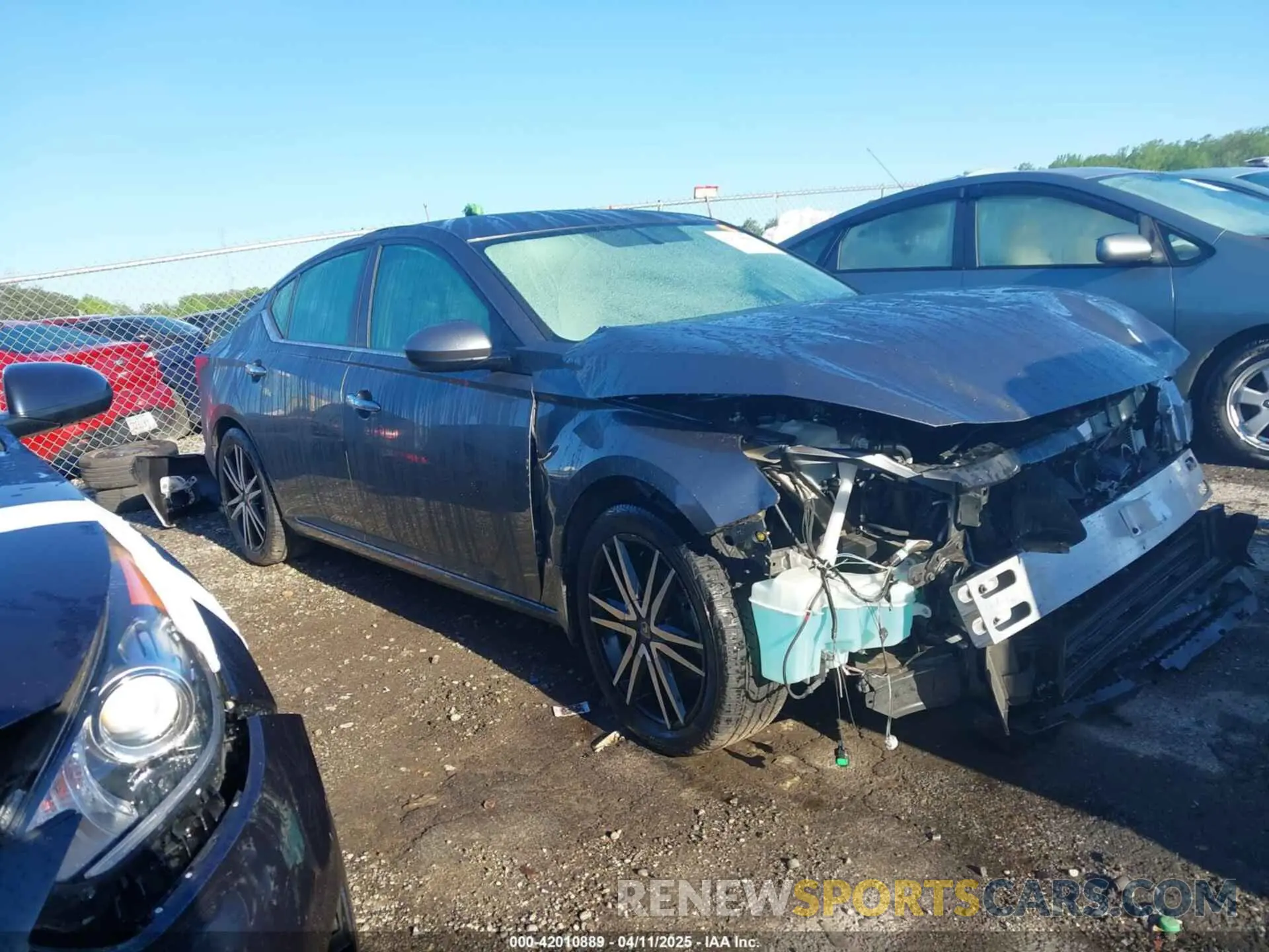 1 Photograph of a damaged car 1N4BL4BV8KN328312 NISSAN ALTIMA 2019