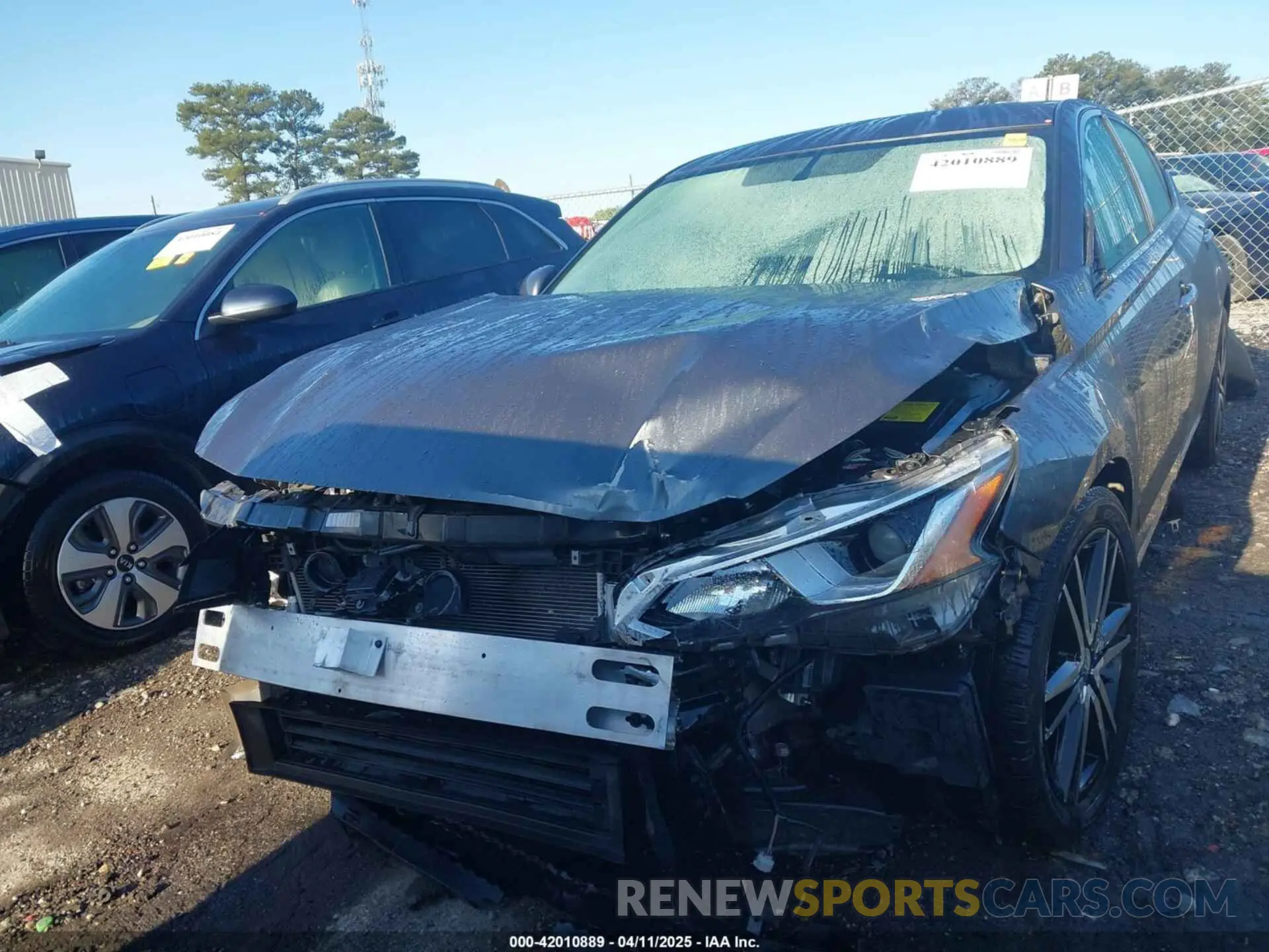 13 Photograph of a damaged car 1N4BL4BV8KN328312 NISSAN ALTIMA 2019