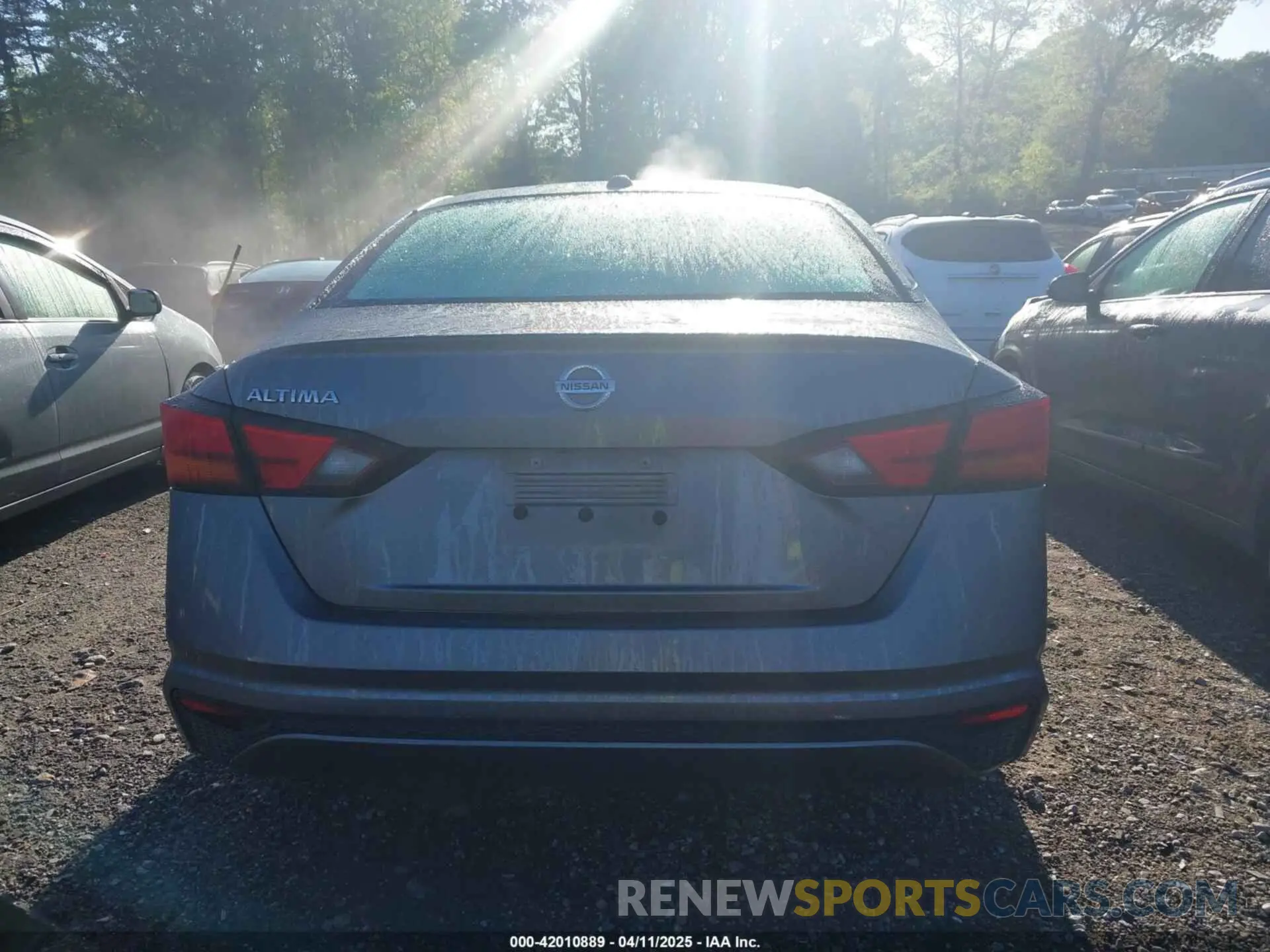 17 Photograph of a damaged car 1N4BL4BV8KN328312 NISSAN ALTIMA 2019