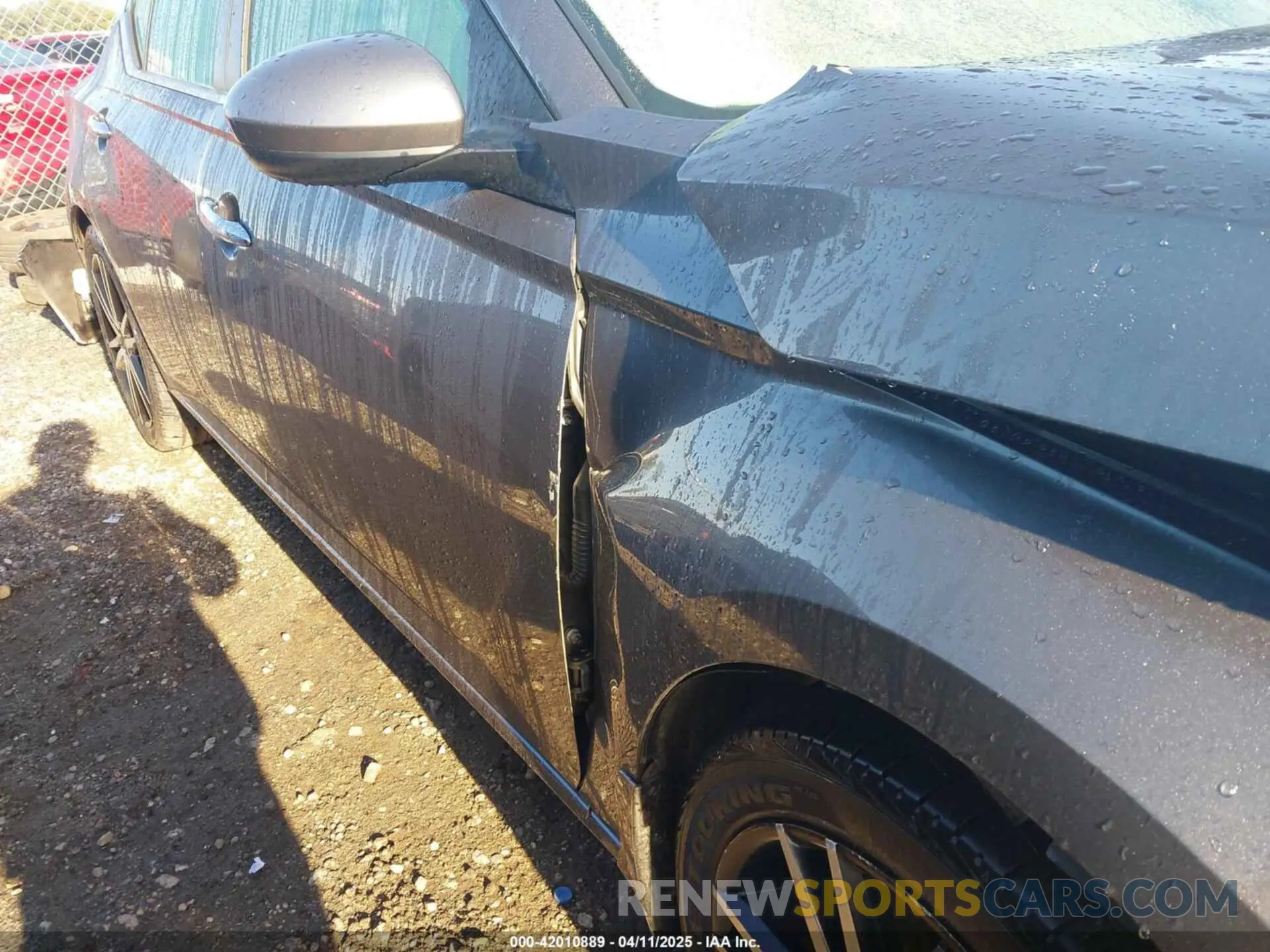 19 Photograph of a damaged car 1N4BL4BV8KN328312 NISSAN ALTIMA 2019