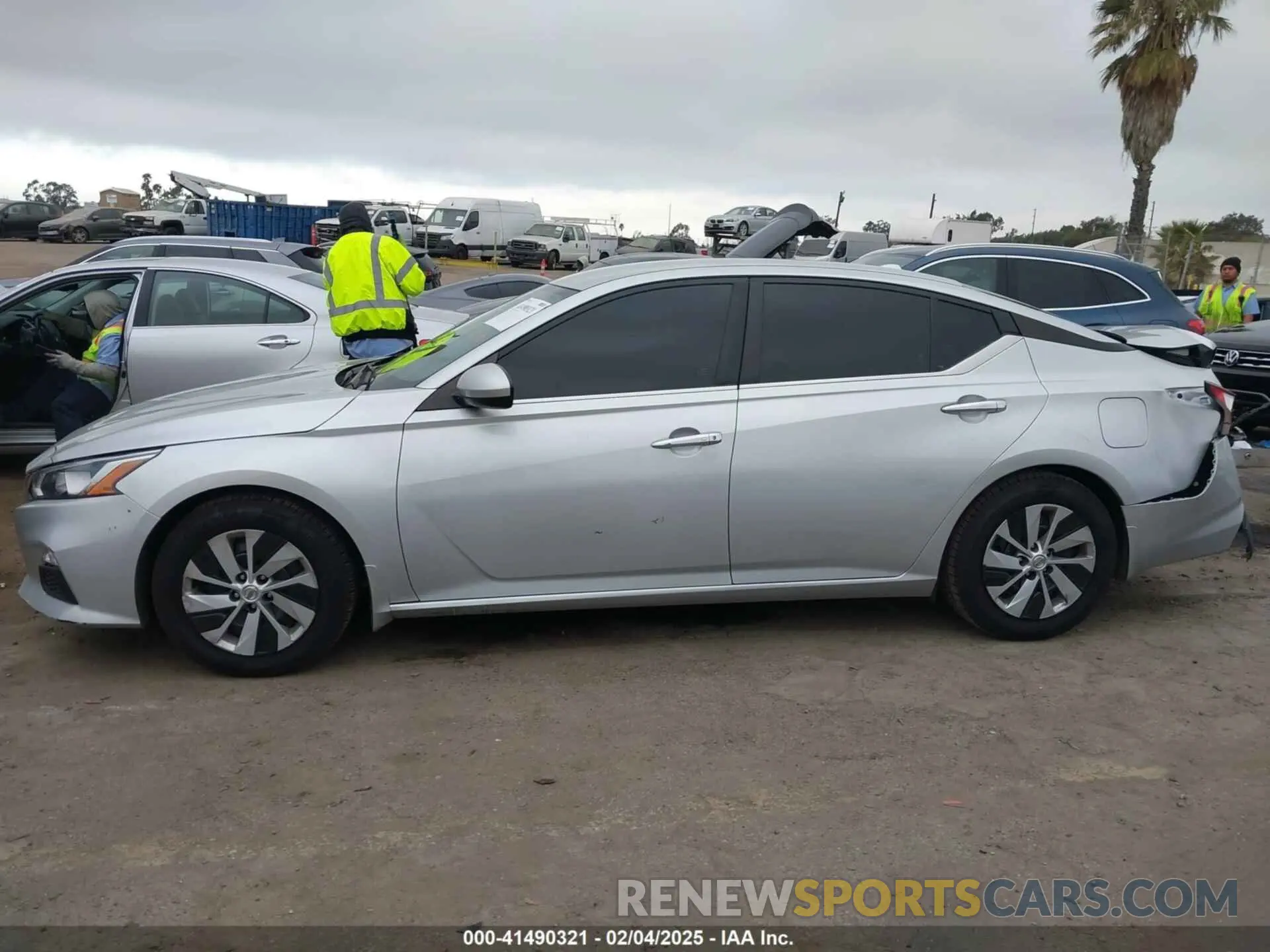 14 Photograph of a damaged car 1N4BL4BV9KC105336 NISSAN ALTIMA 2019