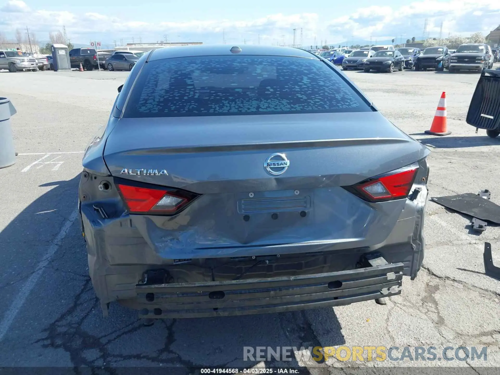 17 Photograph of a damaged car 1N4BL4BV9KC122962 NISSAN ALTIMA 2019