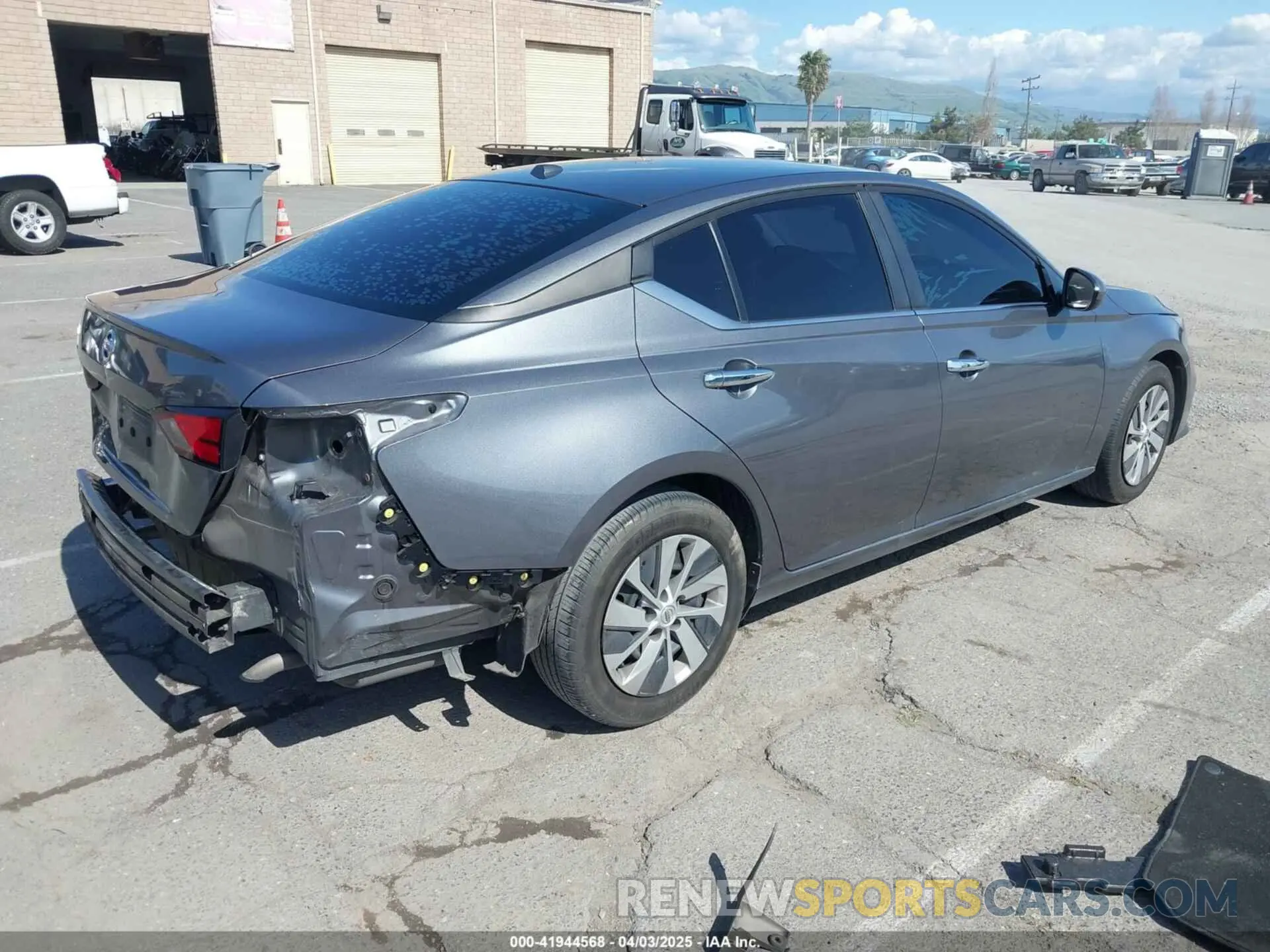 4 Photograph of a damaged car 1N4BL4BV9KC122962 NISSAN ALTIMA 2019