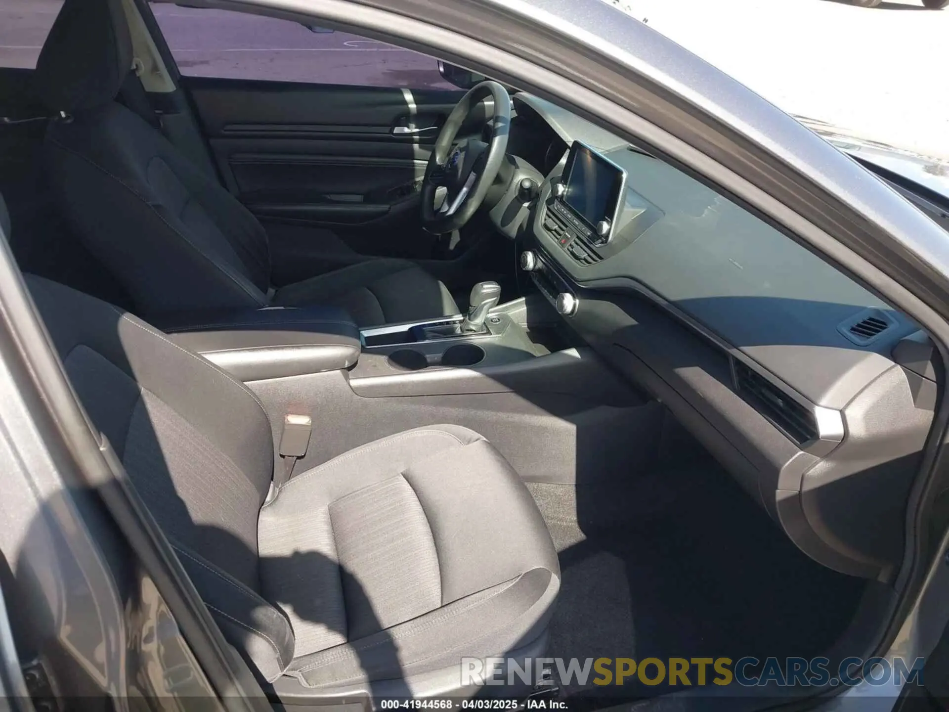 5 Photograph of a damaged car 1N4BL4BV9KC122962 NISSAN ALTIMA 2019