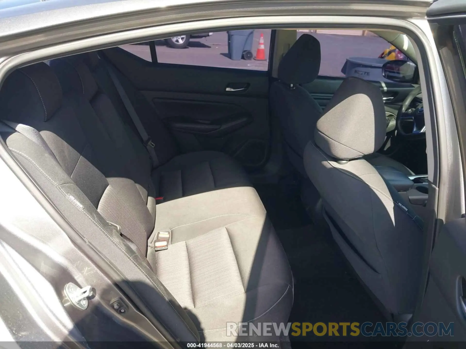 8 Photograph of a damaged car 1N4BL4BV9KC122962 NISSAN ALTIMA 2019