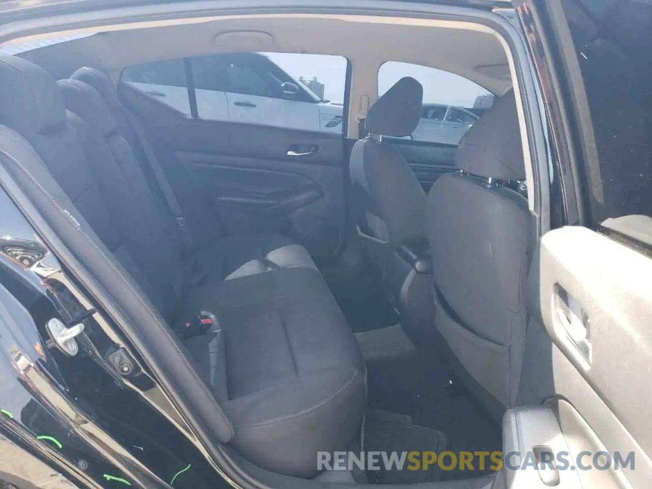10 Photograph of a damaged car 1N4BL4BV9KC165374 NISSAN ALTIMA 2019