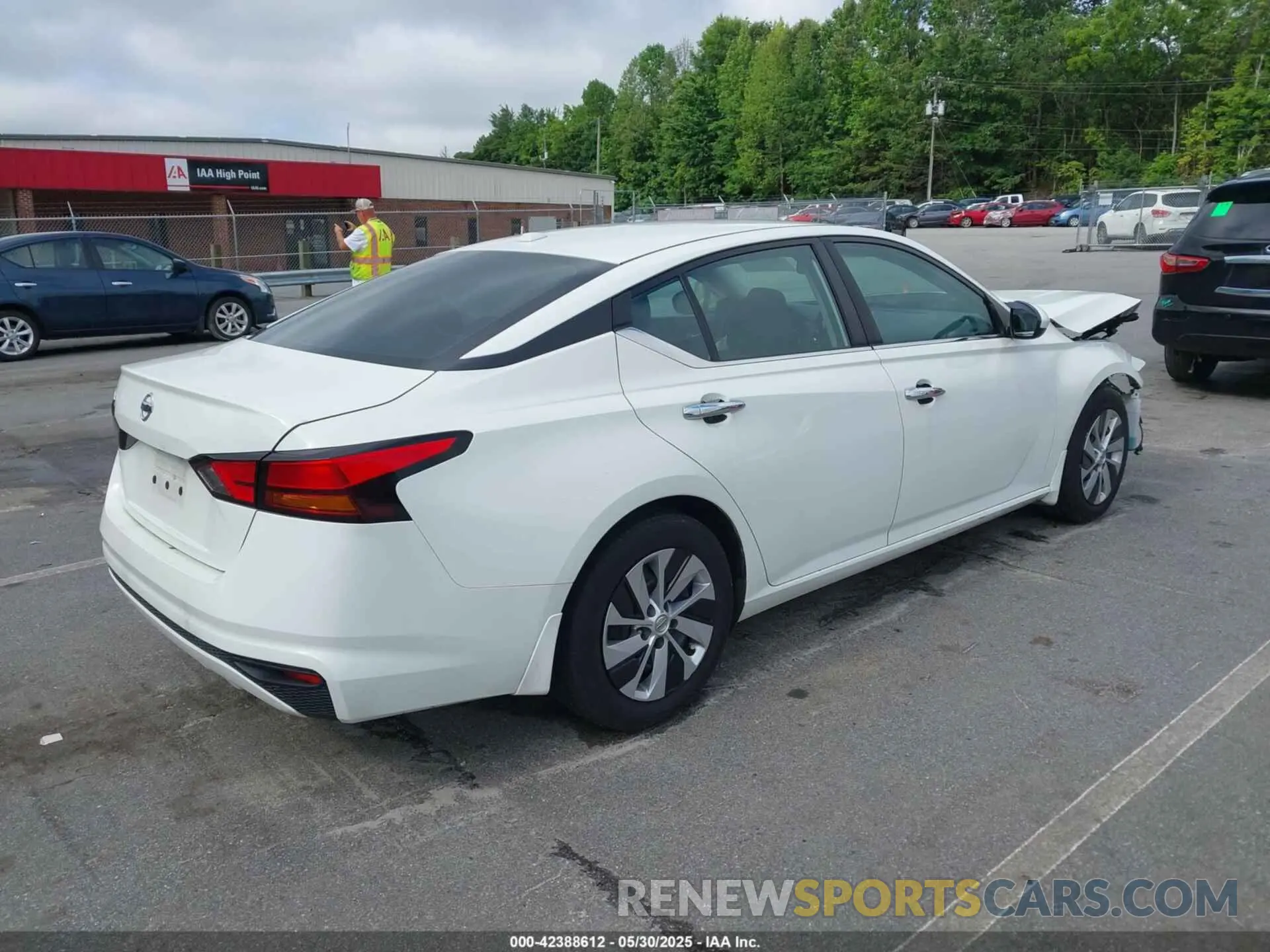 4 Photograph of a damaged car 1N4BL4BV9KC190159 NISSAN ALTIMA 2019