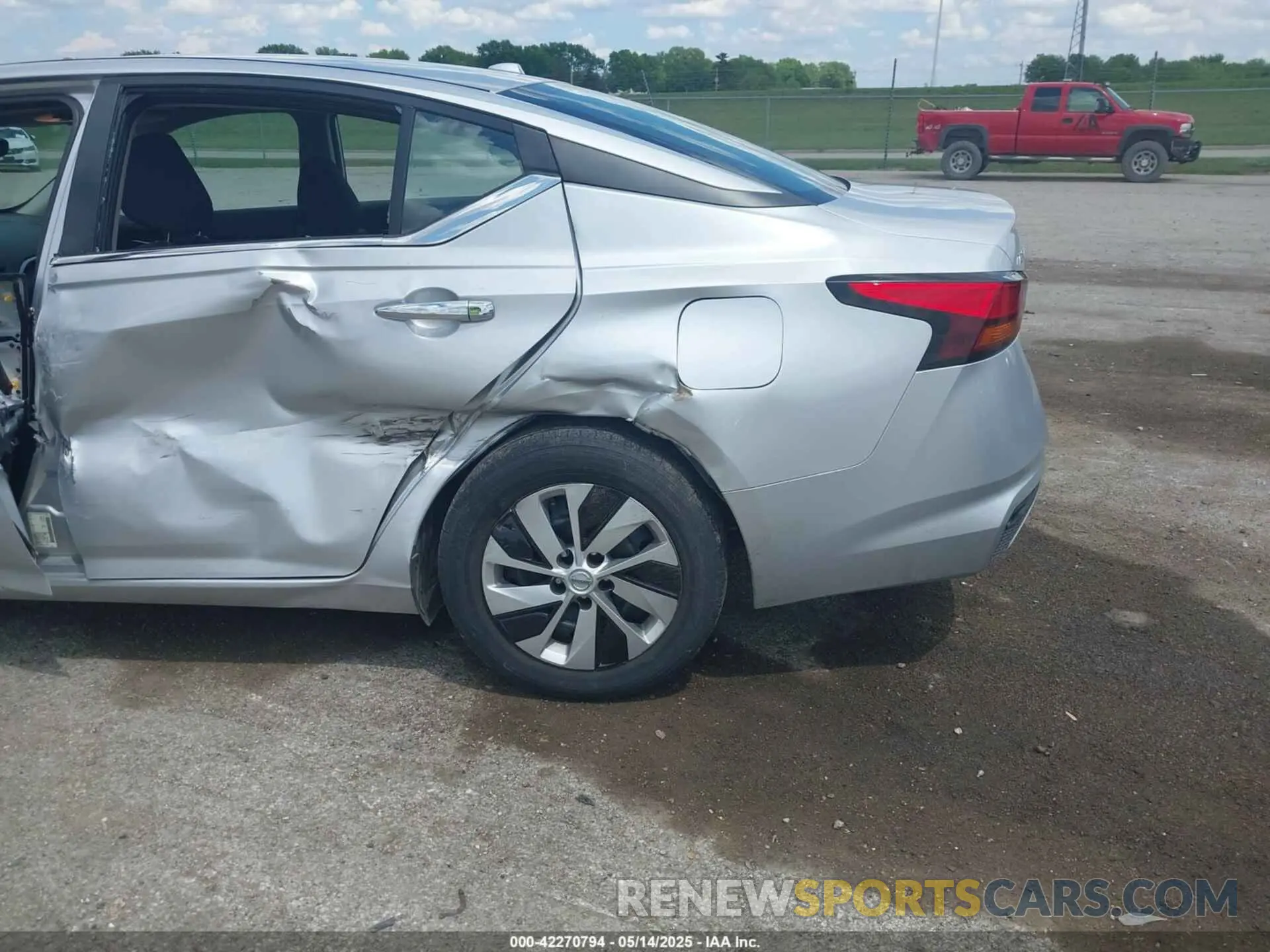 6 Photograph of a damaged car 1N4BL4BV9KC244995 NISSAN ALTIMA 2019