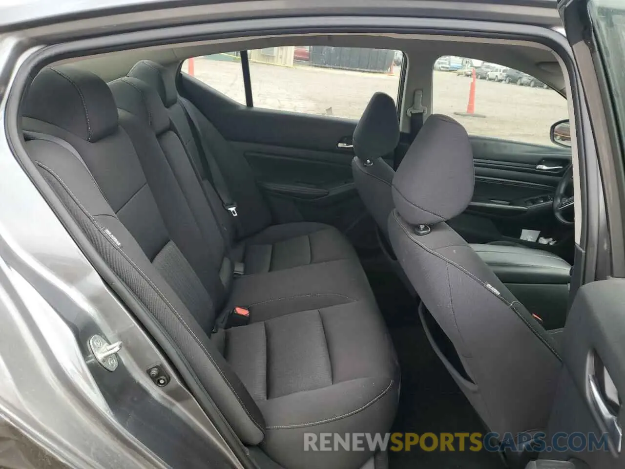 10 Photograph of a damaged car 1N4BL4BV9KC252790 NISSAN ALTIMA 2019