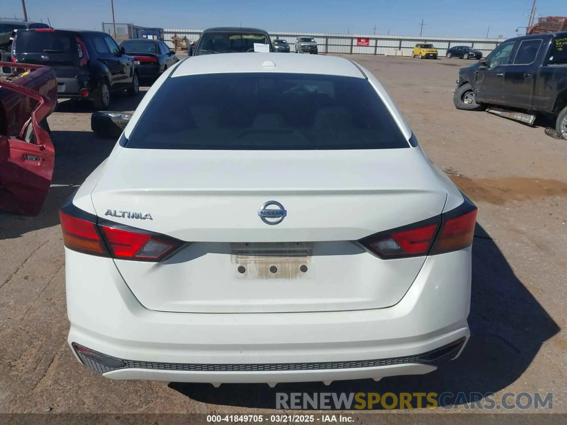 17 Photograph of a damaged car 1N4BL4BV9KC253602 NISSAN ALTIMA 2019