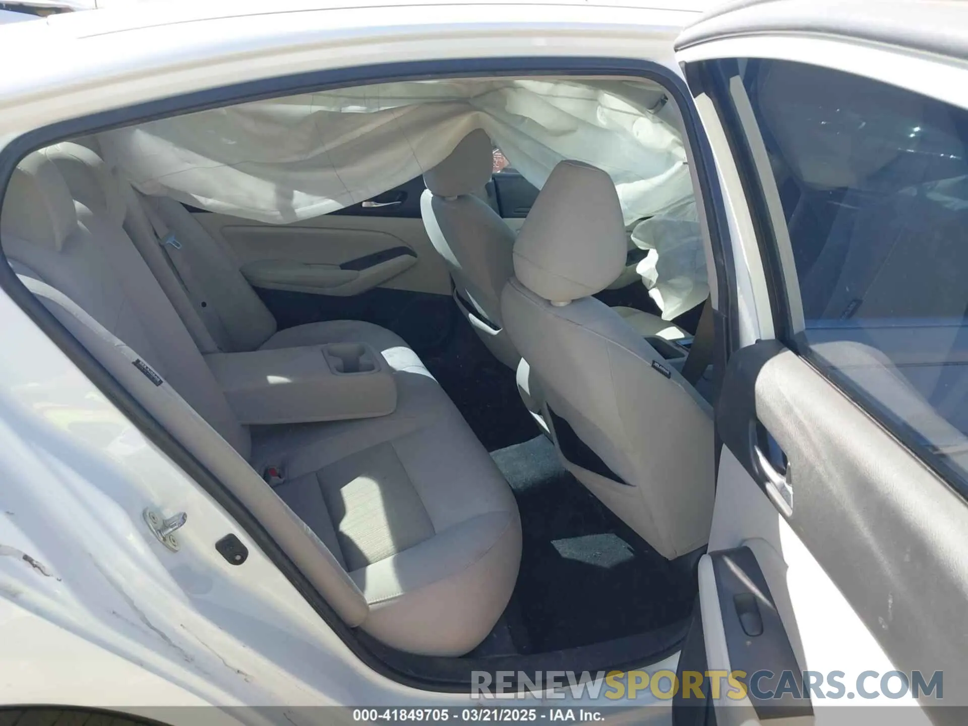 8 Photograph of a damaged car 1N4BL4BV9KC253602 NISSAN ALTIMA 2019