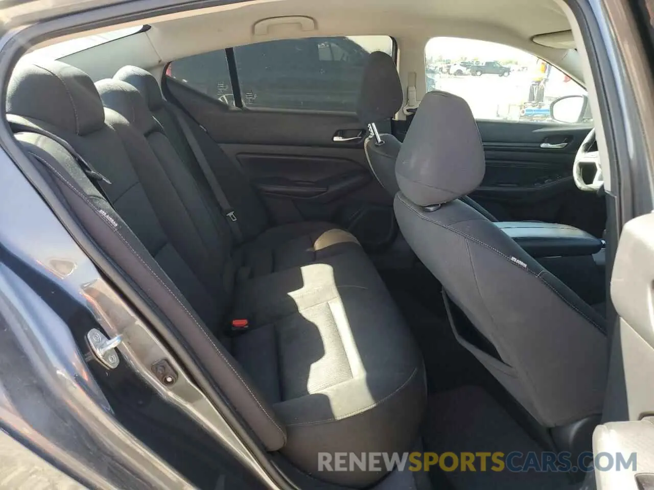 10 Photograph of a damaged car 1N4BL4BV9KN312460 NISSAN ALTIMA 2019