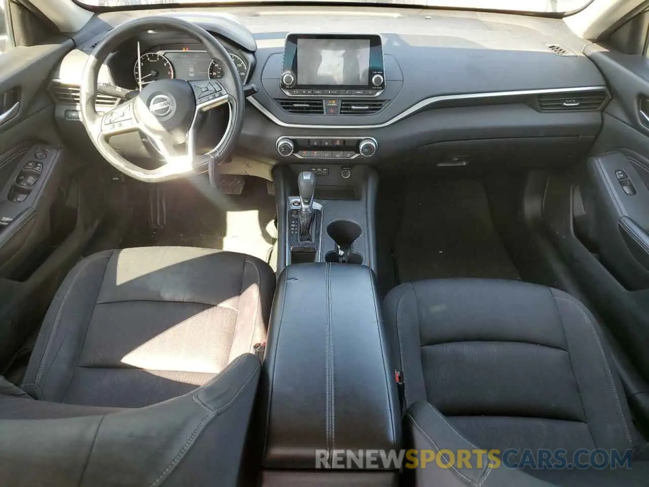 8 Photograph of a damaged car 1N4BL4BV9KN312460 NISSAN ALTIMA 2019