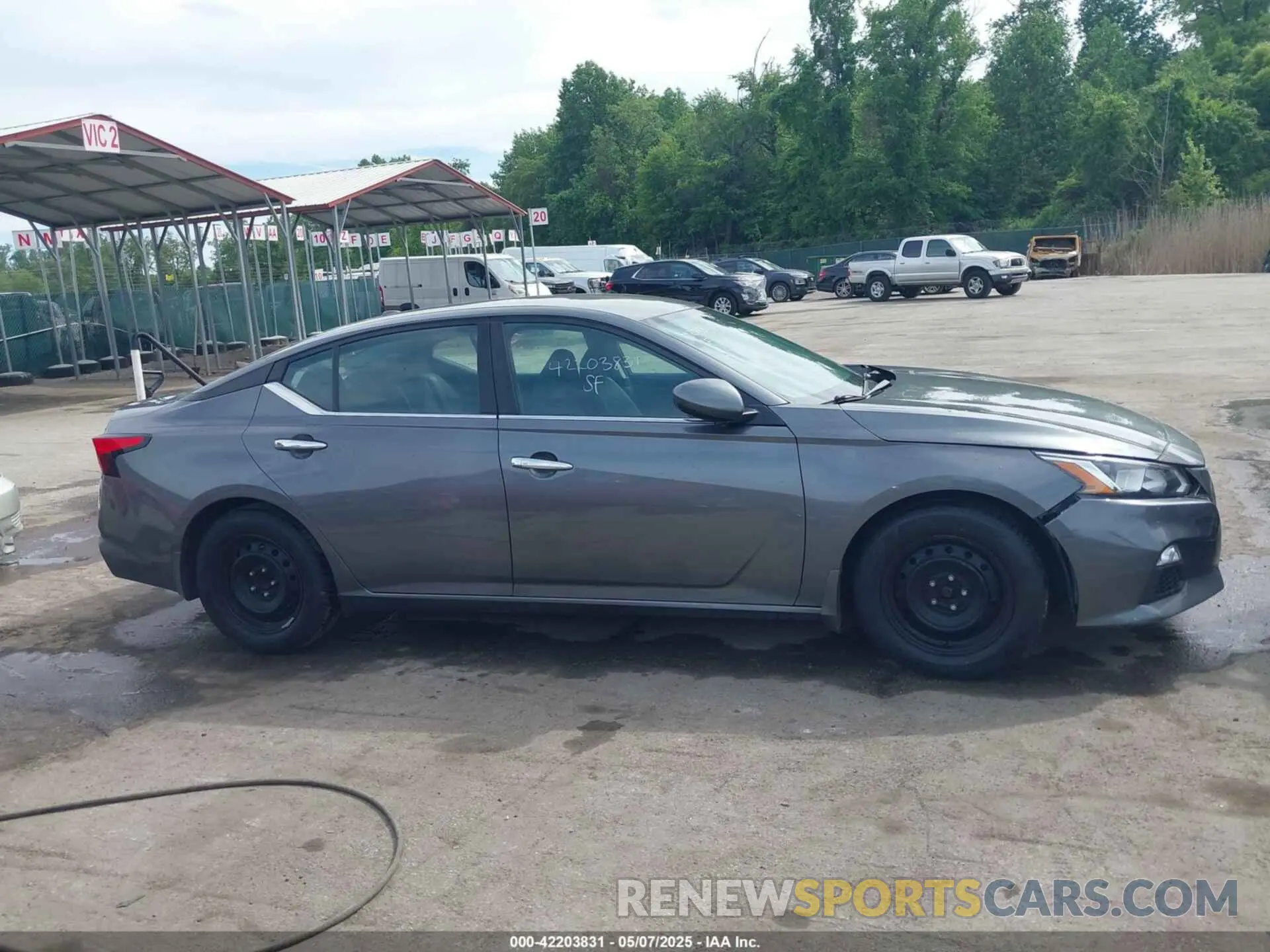13 Photograph of a damaged car 1N4BL4BV9KN324253 NISSAN ALTIMA 2019