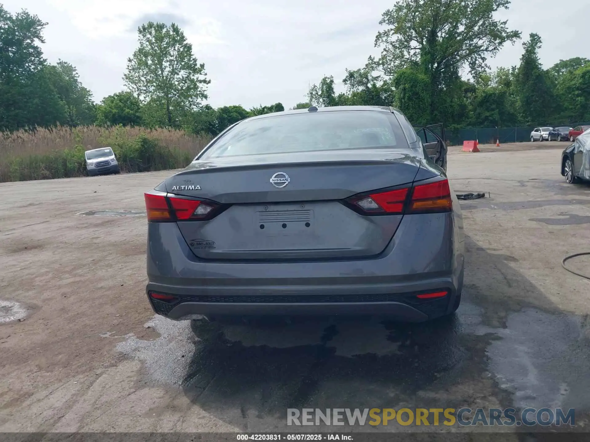 16 Photograph of a damaged car 1N4BL4BV9KN324253 NISSAN ALTIMA 2019