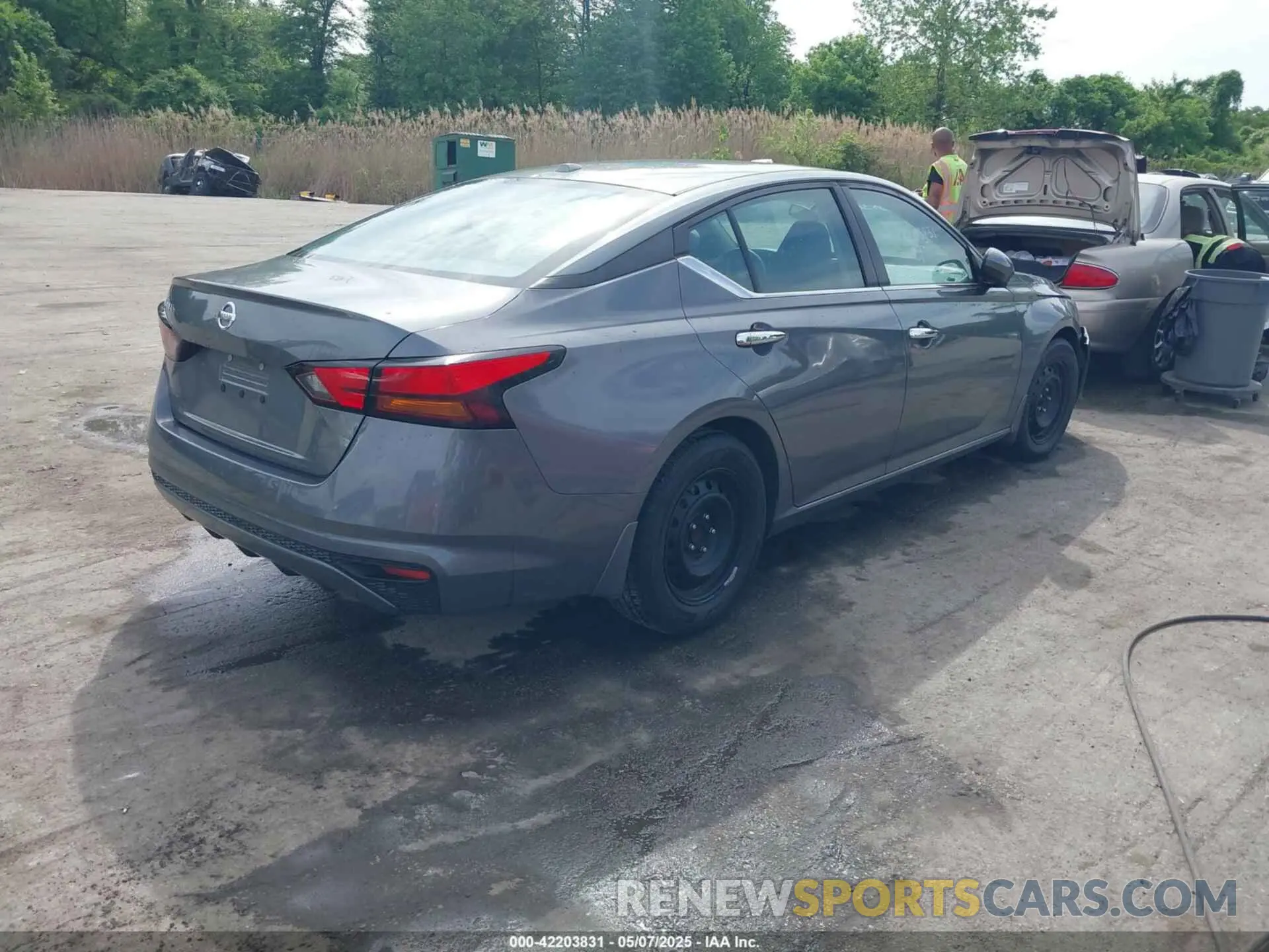 4 Photograph of a damaged car 1N4BL4BV9KN324253 NISSAN ALTIMA 2019